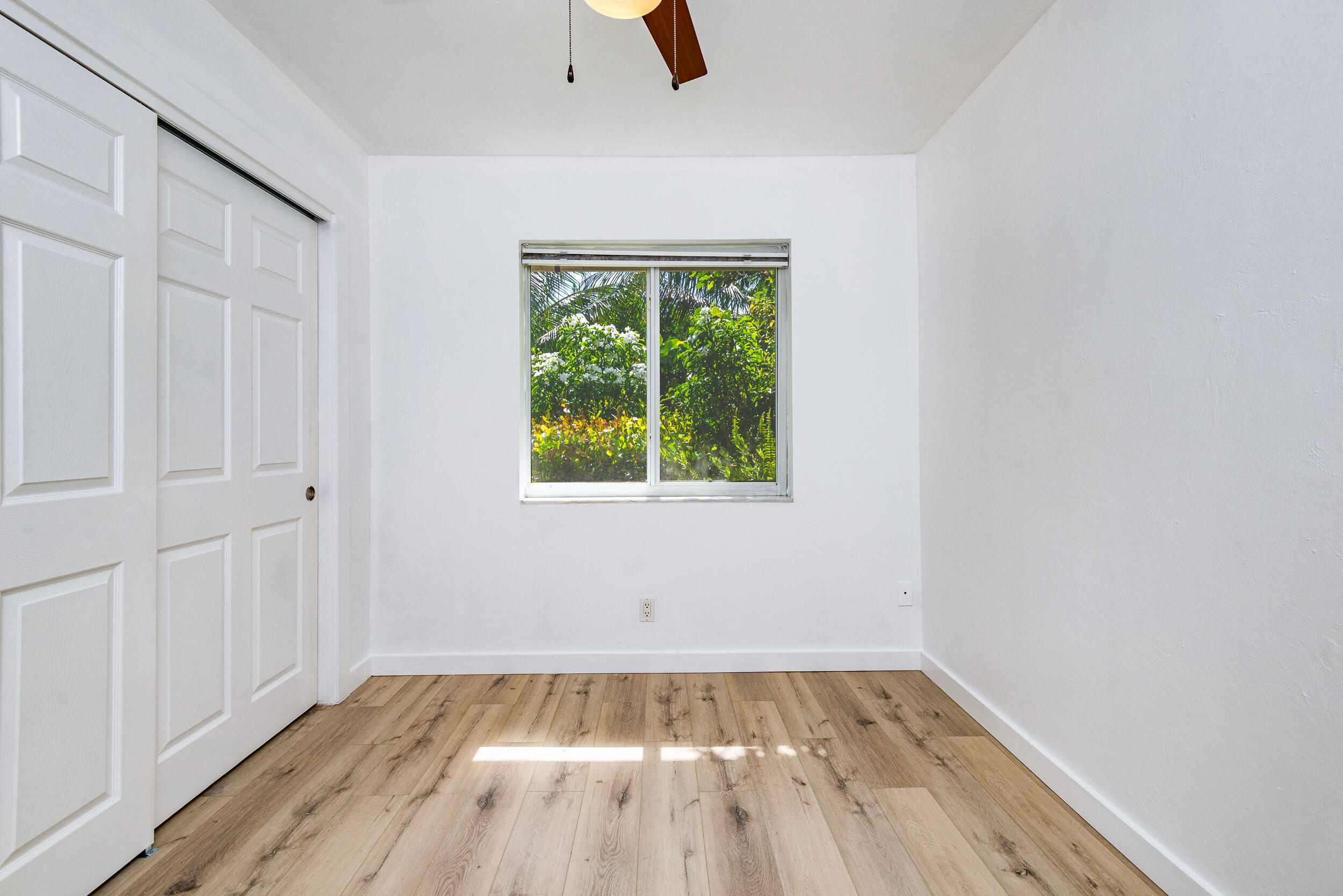 HOLLYWOOD LITTLE RANCHES - Residential