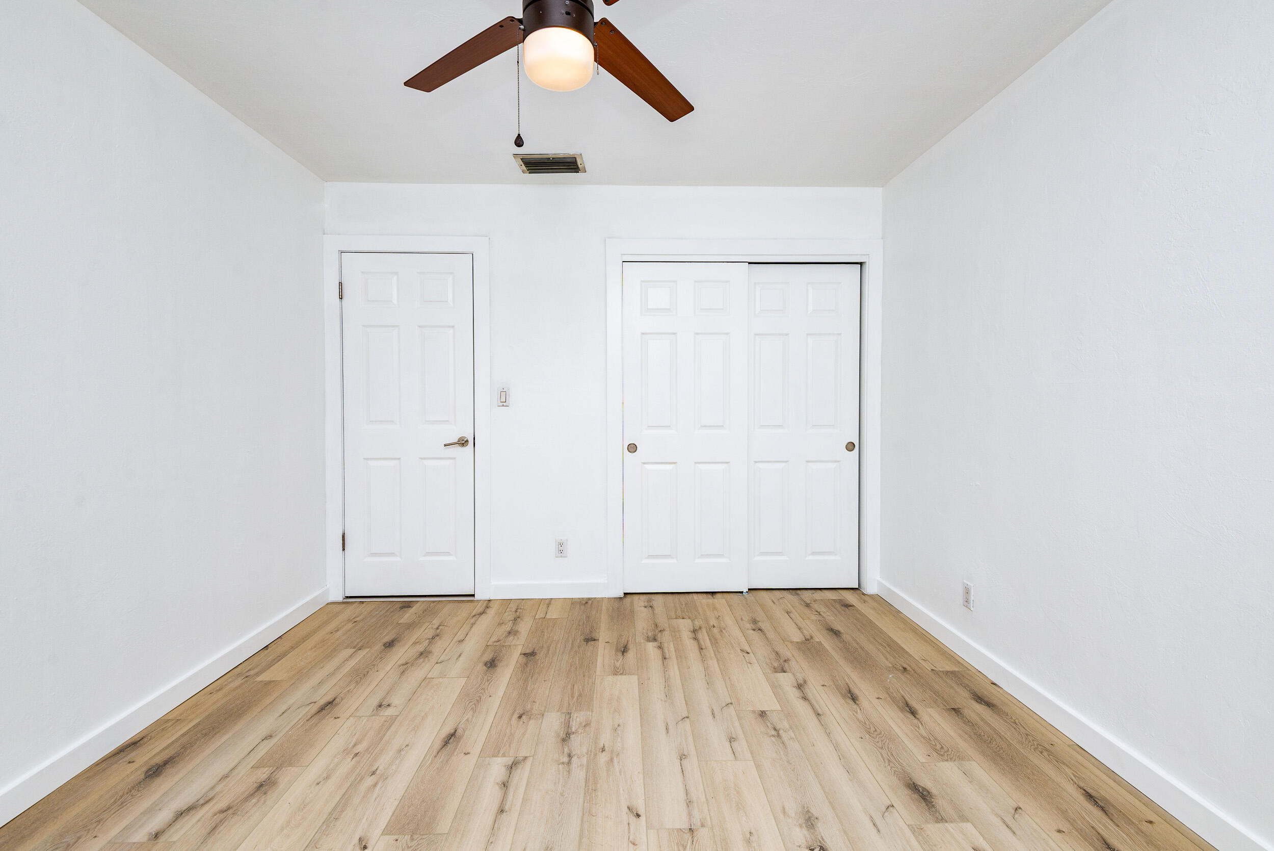 HOLLYWOOD LITTLE RANCHES - Residential