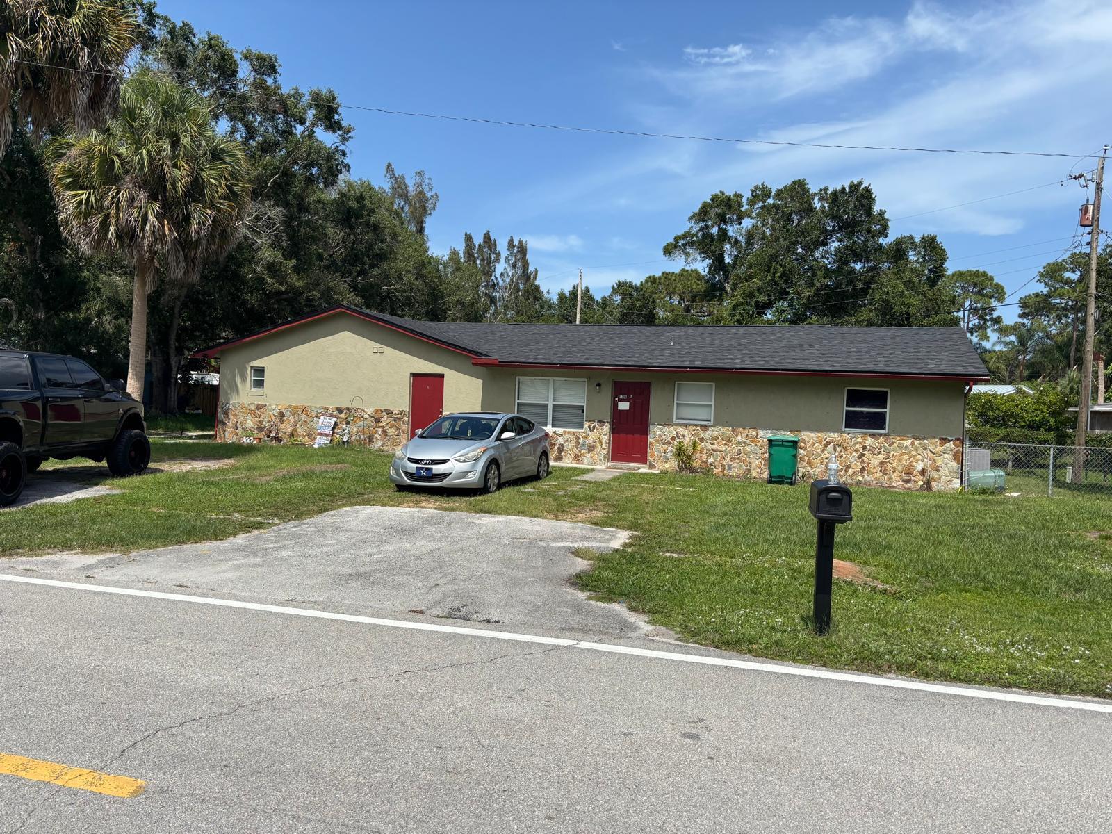 Updated cash-flowing duplex in the quiet Lakewood Park neighborhood—ideal for savvy investors looking for great returns without immediate capital expenditures. Generating $3,350 in gross monthly income with room to grow. $1,800 for the 3/2 & $1,550 for the fully renovated 2/1 - The heavy lifting is already done. Brand-new $22,000 roof in 2026. Brand new AC unit in 3 bdrm unit in 2026, newer septic system & a newer well, you can purchase this property and not have to worry about major mechanical or structural expenses for a long time. The 2-bed unit has been fully renovated--  kitchen, updated bathroom, flooring & fresh paint. The 3-bed unit has a new kitchen & other updates. Both units have Big bedrooms, alot of closet space + screened patios + fenced yard. 3 bed unit is mnth to mnth.