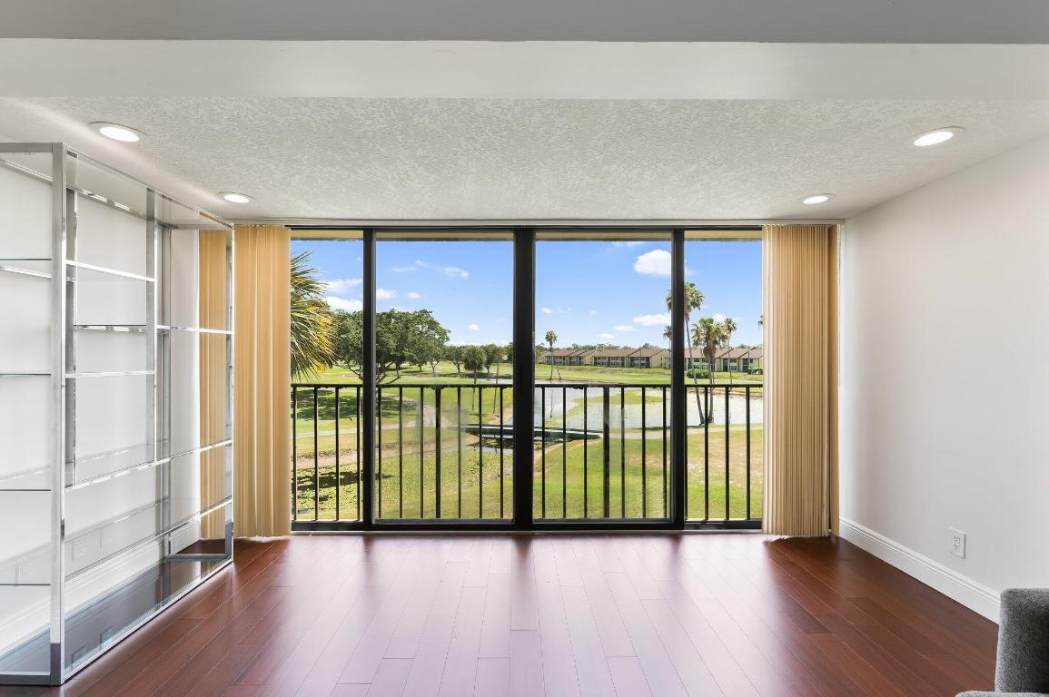 FOUNTAINS OF PALM BEACH - Residential