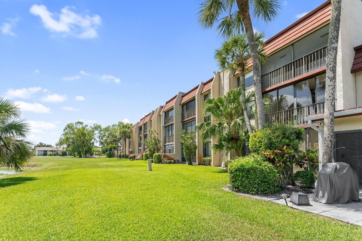 FOUNTAINS OF PALM BEACH - Residential