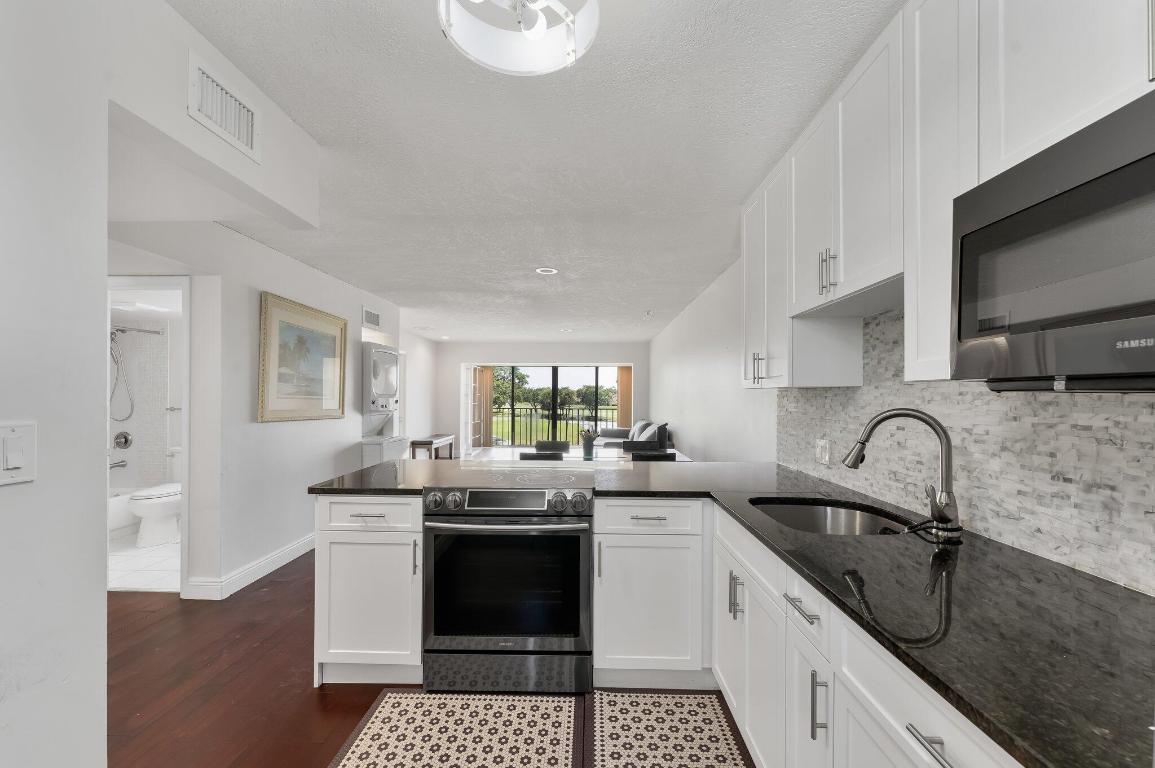 FOUNTAINS OF PALM BEACH - Residential