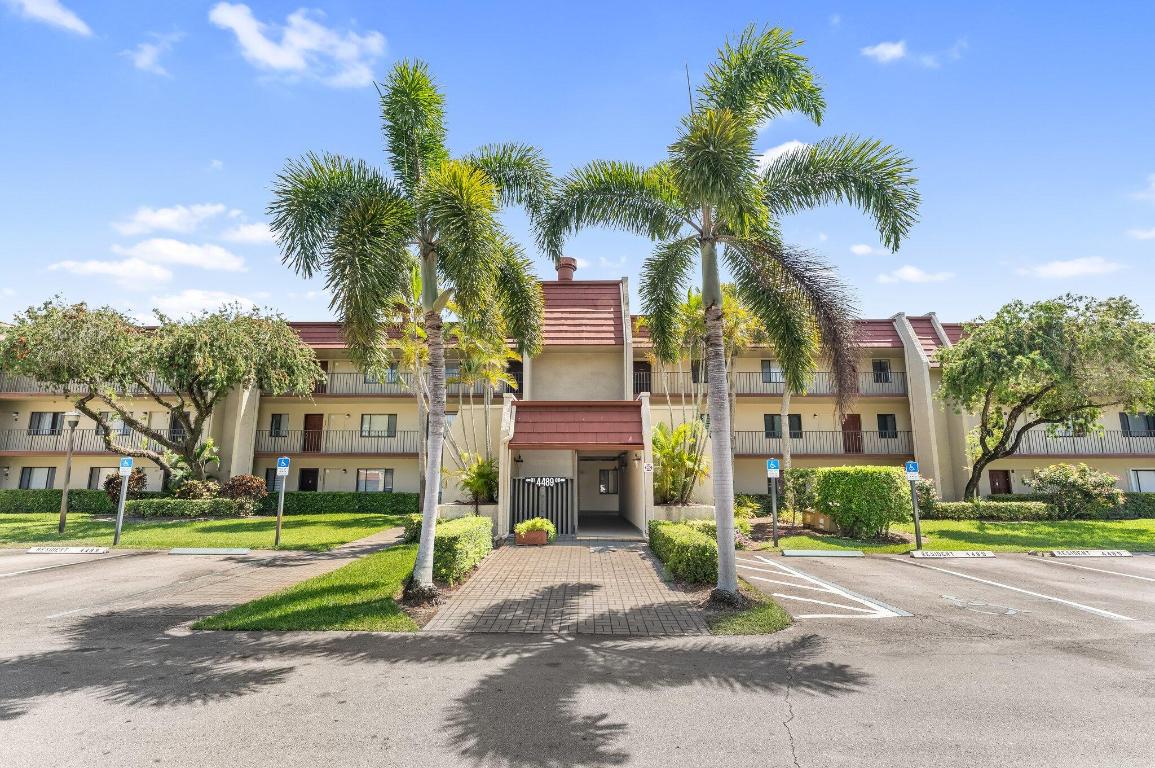 FOUNTAINS OF PALM BEACH - Residential