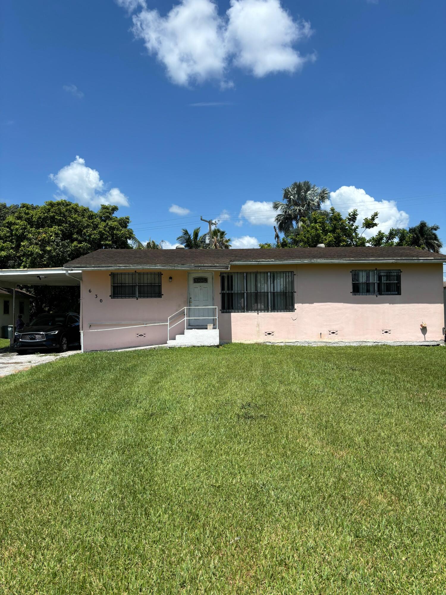 HOLLOWAY ADDN TO BELLE GLADE - Residential