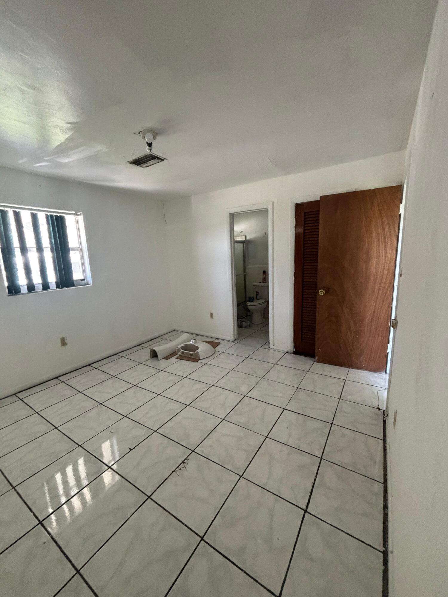 HOLLOWAY ADDN TO BELLE GLADE - Residential