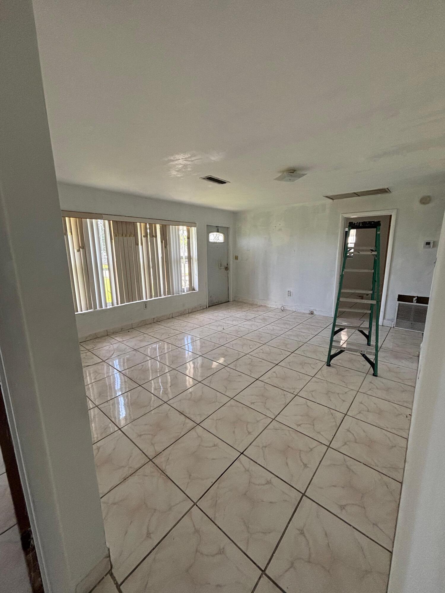 HOLLOWAY ADDN TO BELLE GLADE - Residential