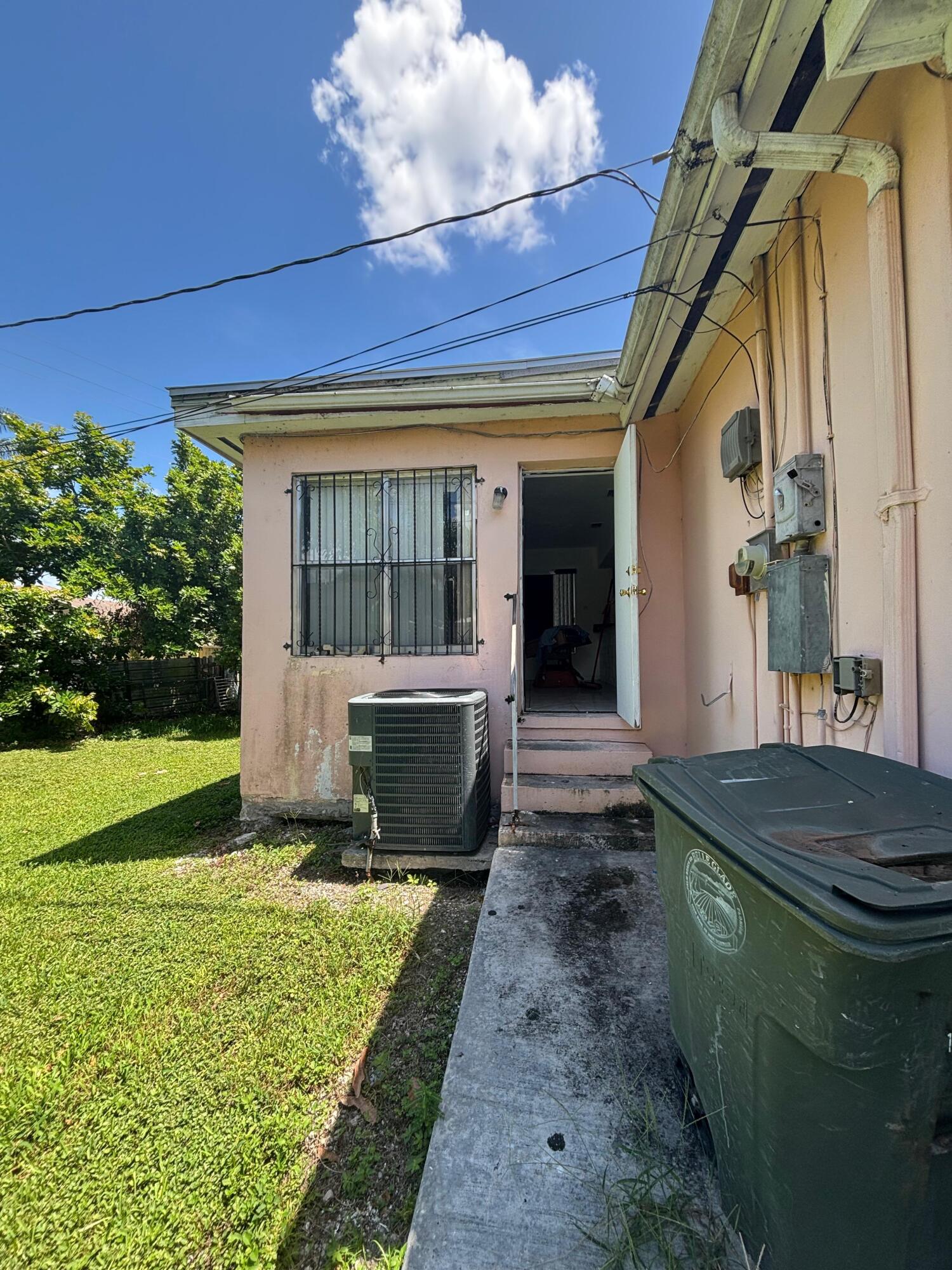 HOLLOWAY ADDN TO BELLE GLADE - Residential