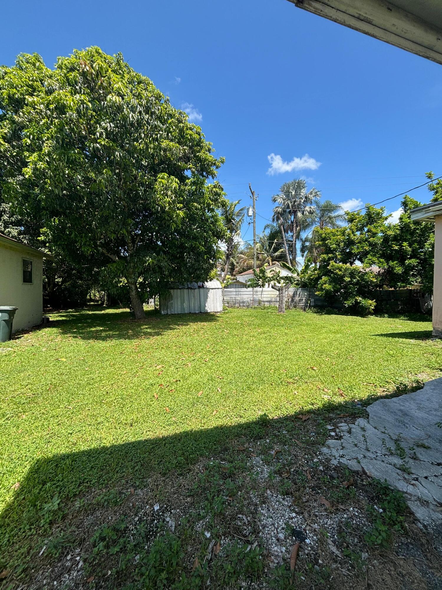 HOLLOWAY ADDN TO BELLE GLADE - Residential