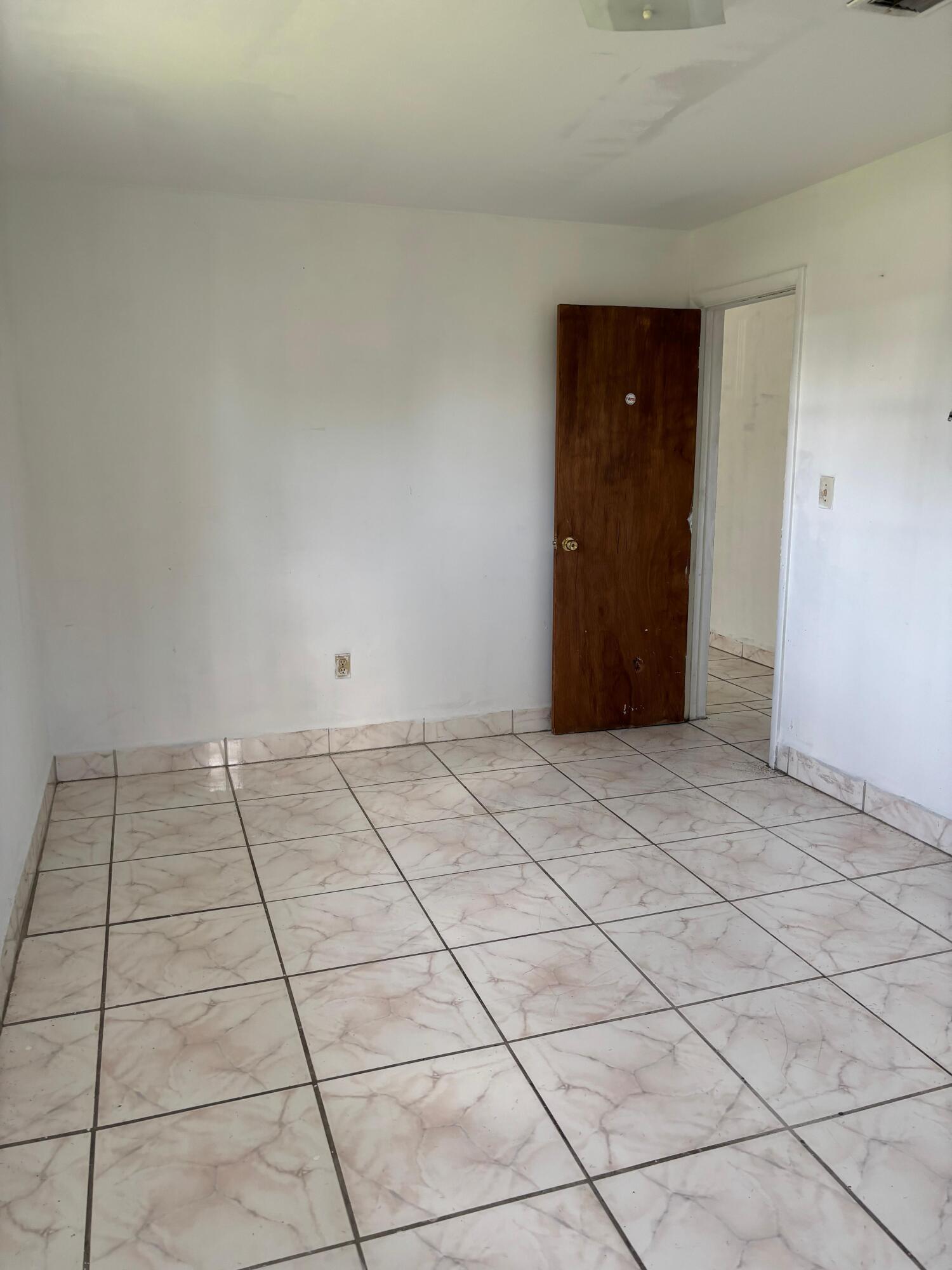 HOLLOWAY ADDN TO BELLE GLADE - Residential