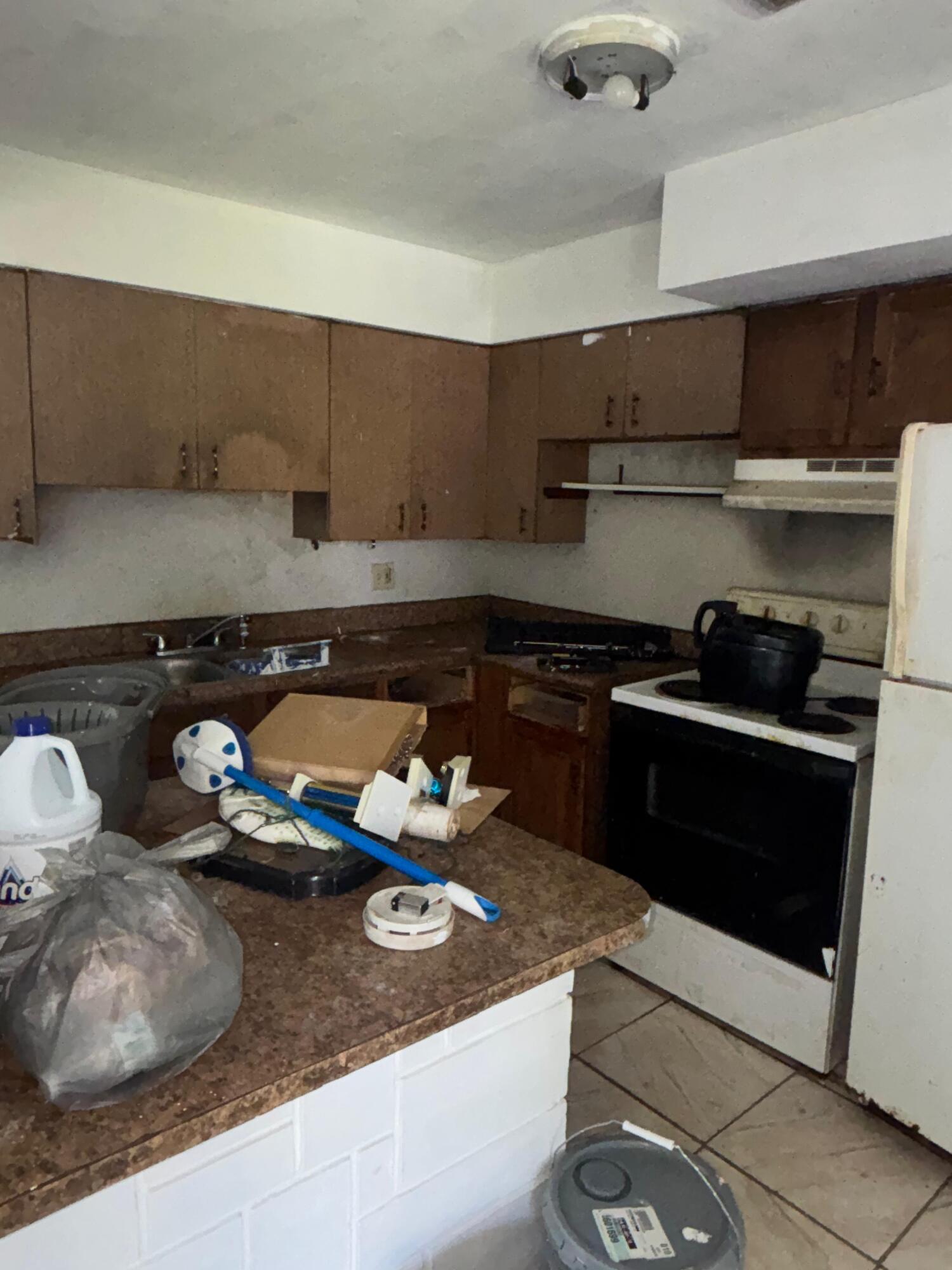 HOLLOWAY ADDN TO BELLE GLADE - Residential
