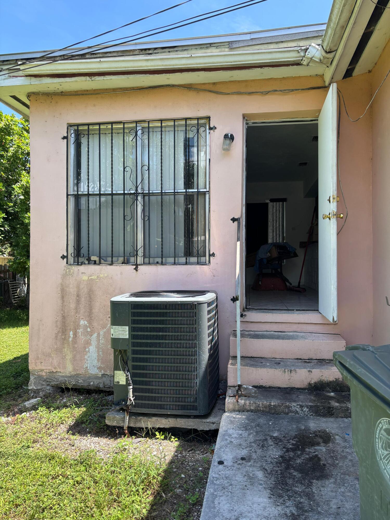 HOLLOWAY ADDN TO BELLE GLADE - Residential