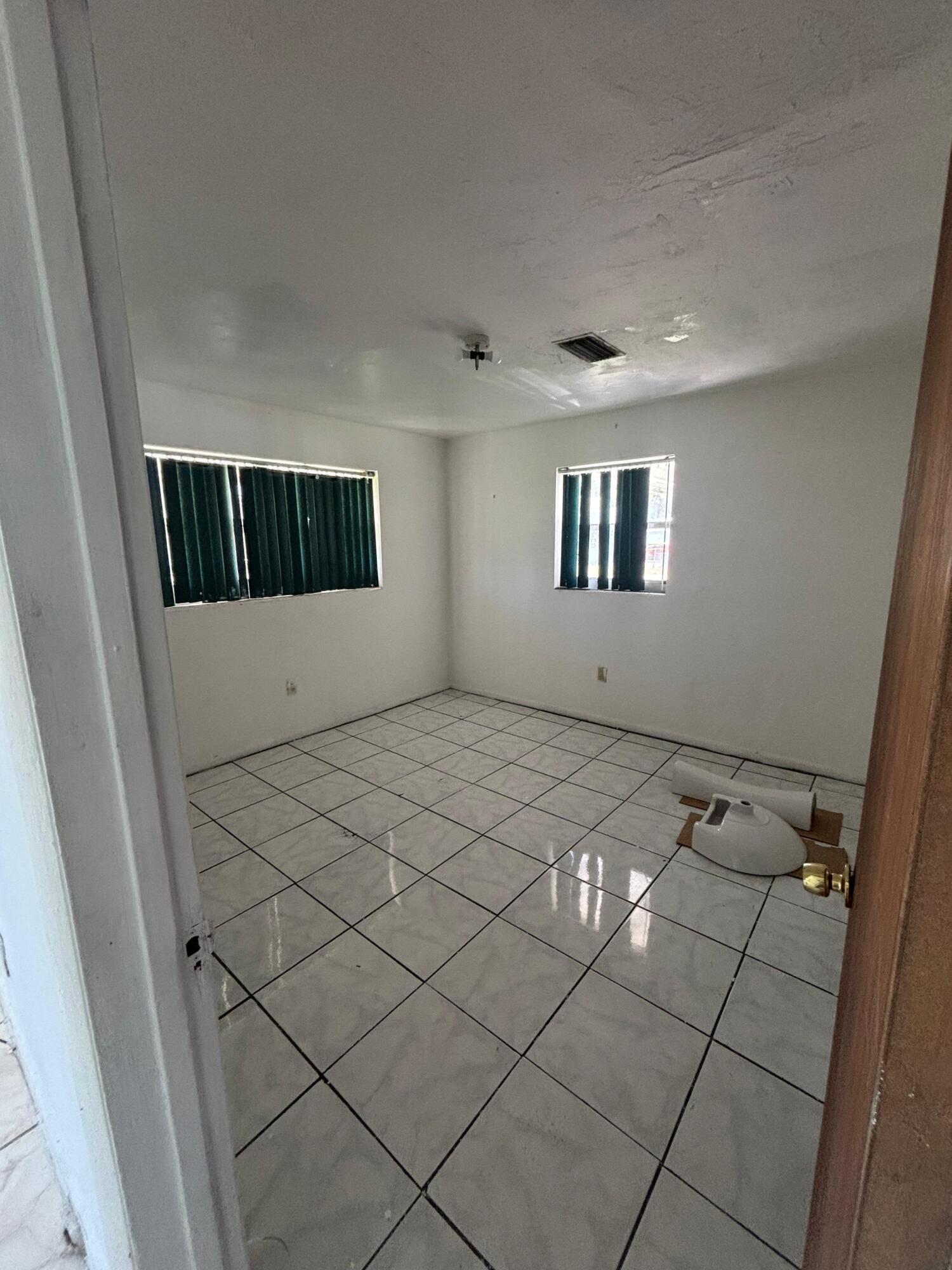 HOLLOWAY ADDN TO BELLE GLADE - Residential