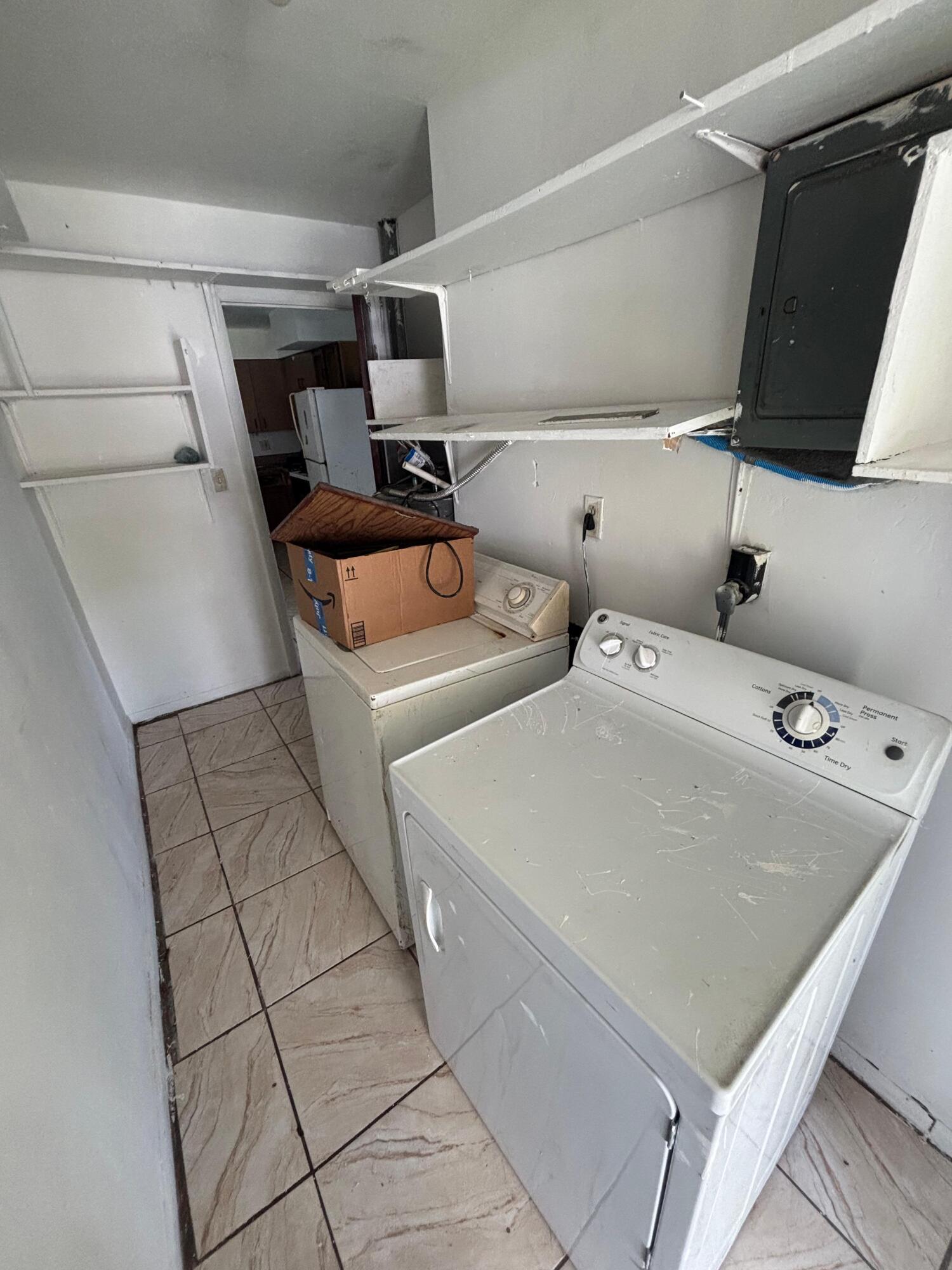HOLLOWAY ADDN TO BELLE GLADE - Residential