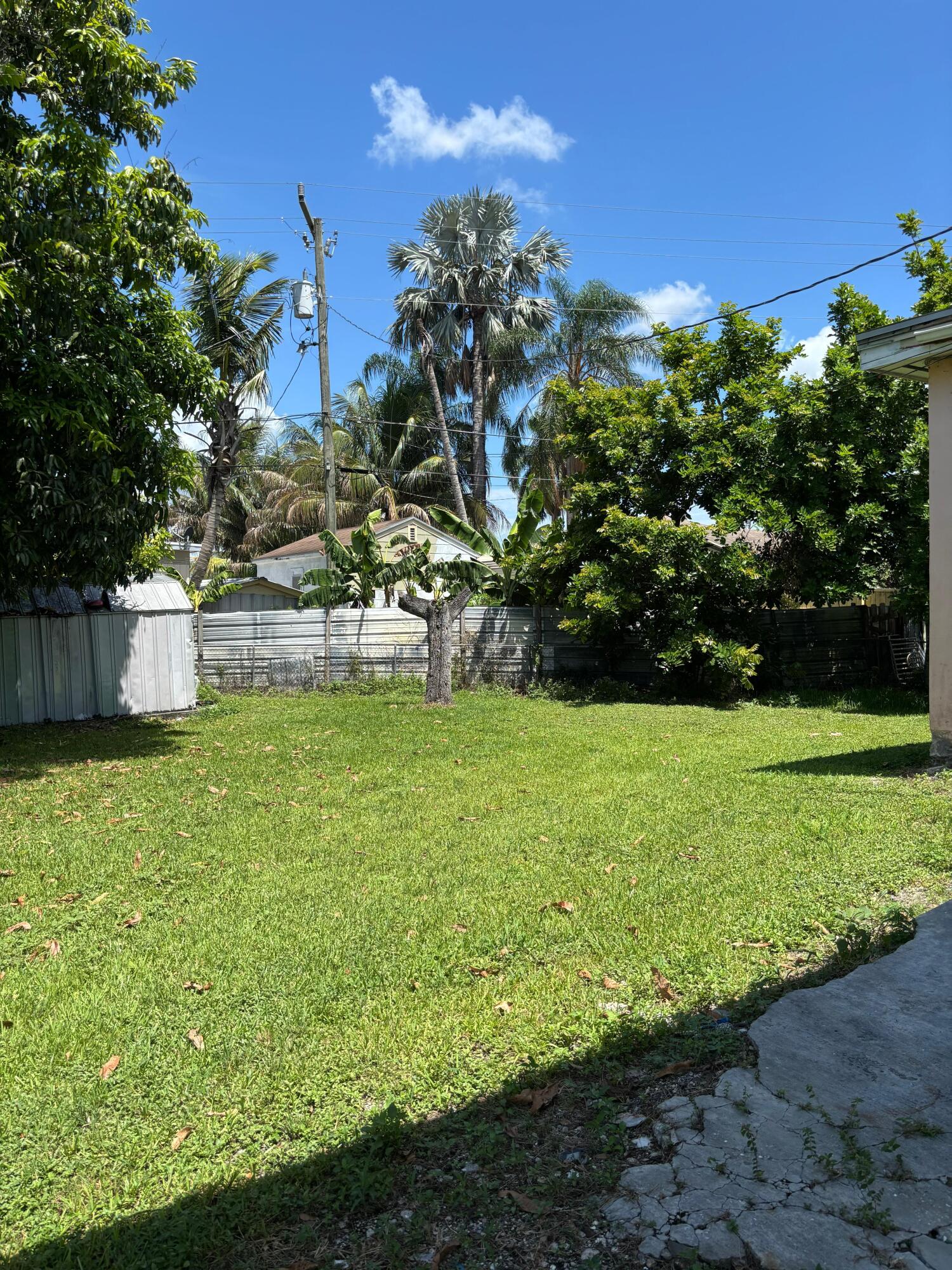 HOLLOWAY ADDN TO BELLE GLADE - Residential