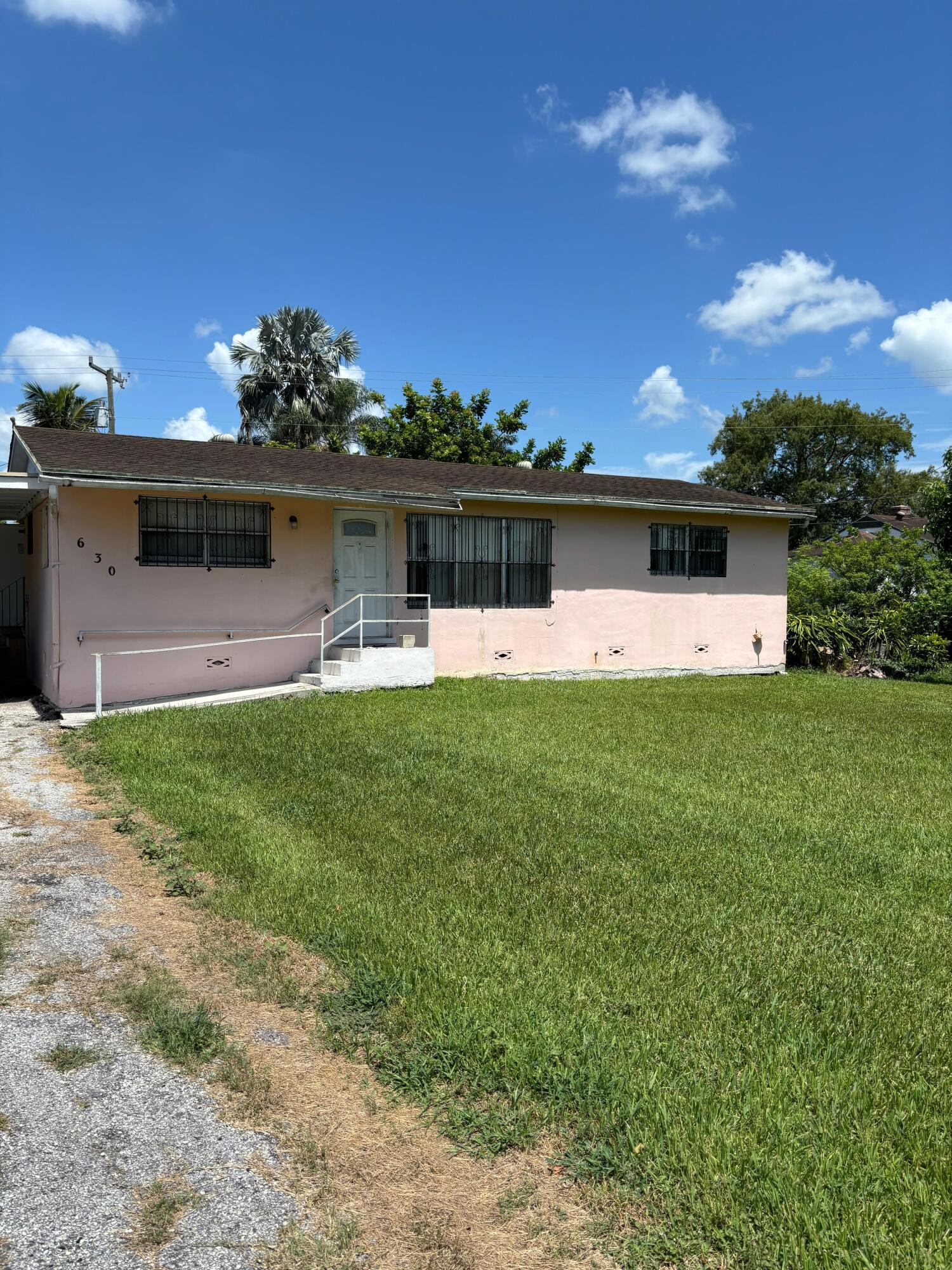 HOLLOWAY ADDN TO BELLE GLADE - Residential