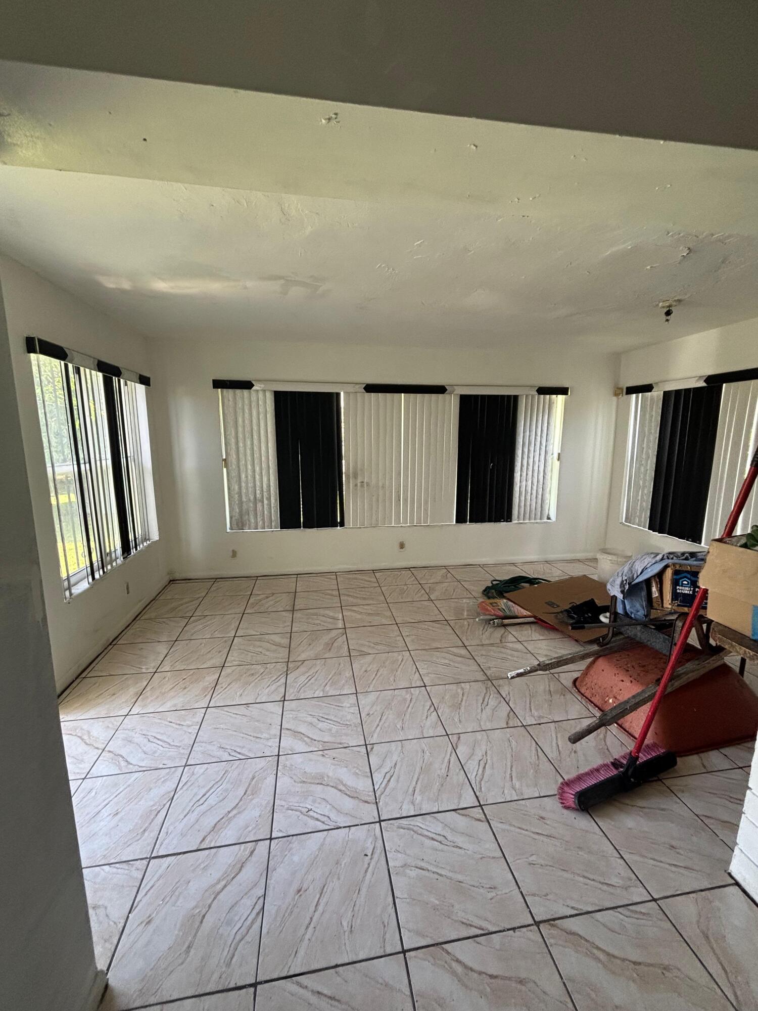 HOLLOWAY ADDN TO BELLE GLADE - Residential