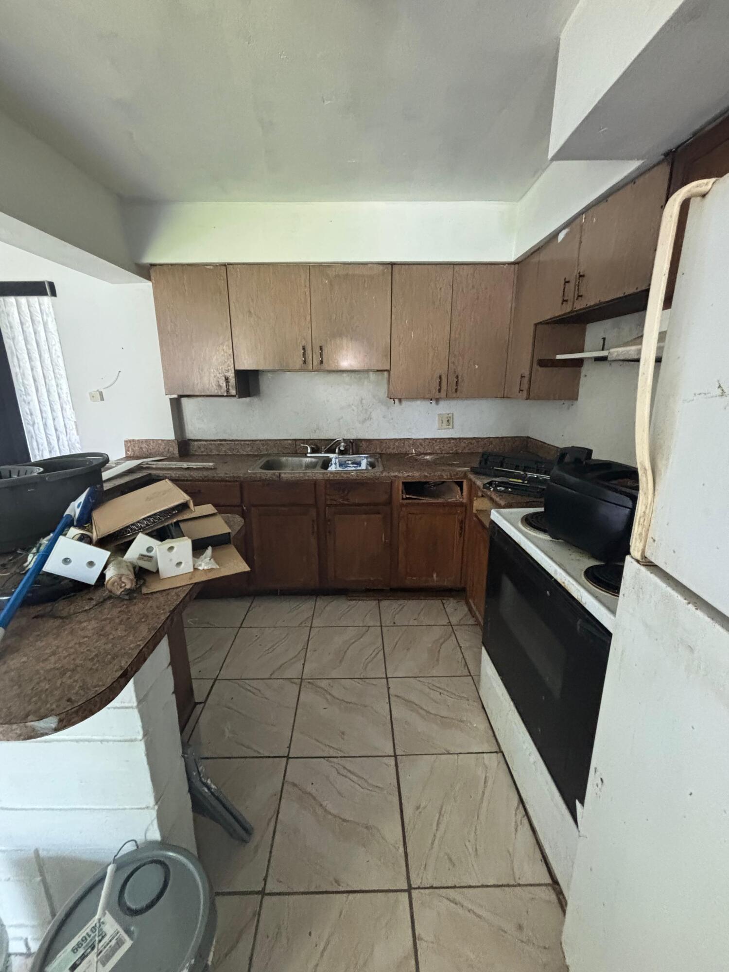 HOLLOWAY ADDN TO BELLE GLADE - Residential