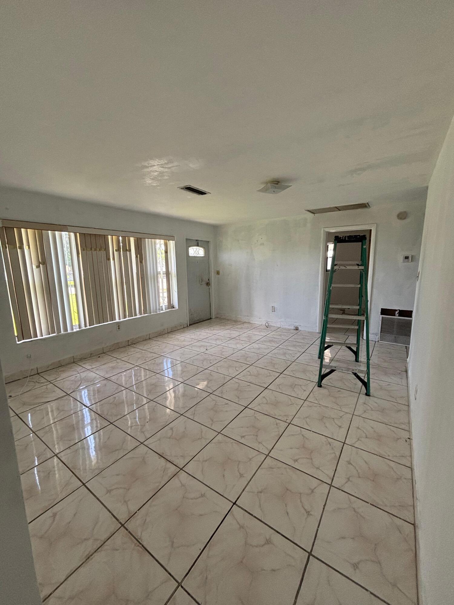 HOLLOWAY ADDN TO BELLE GLADE - Residential