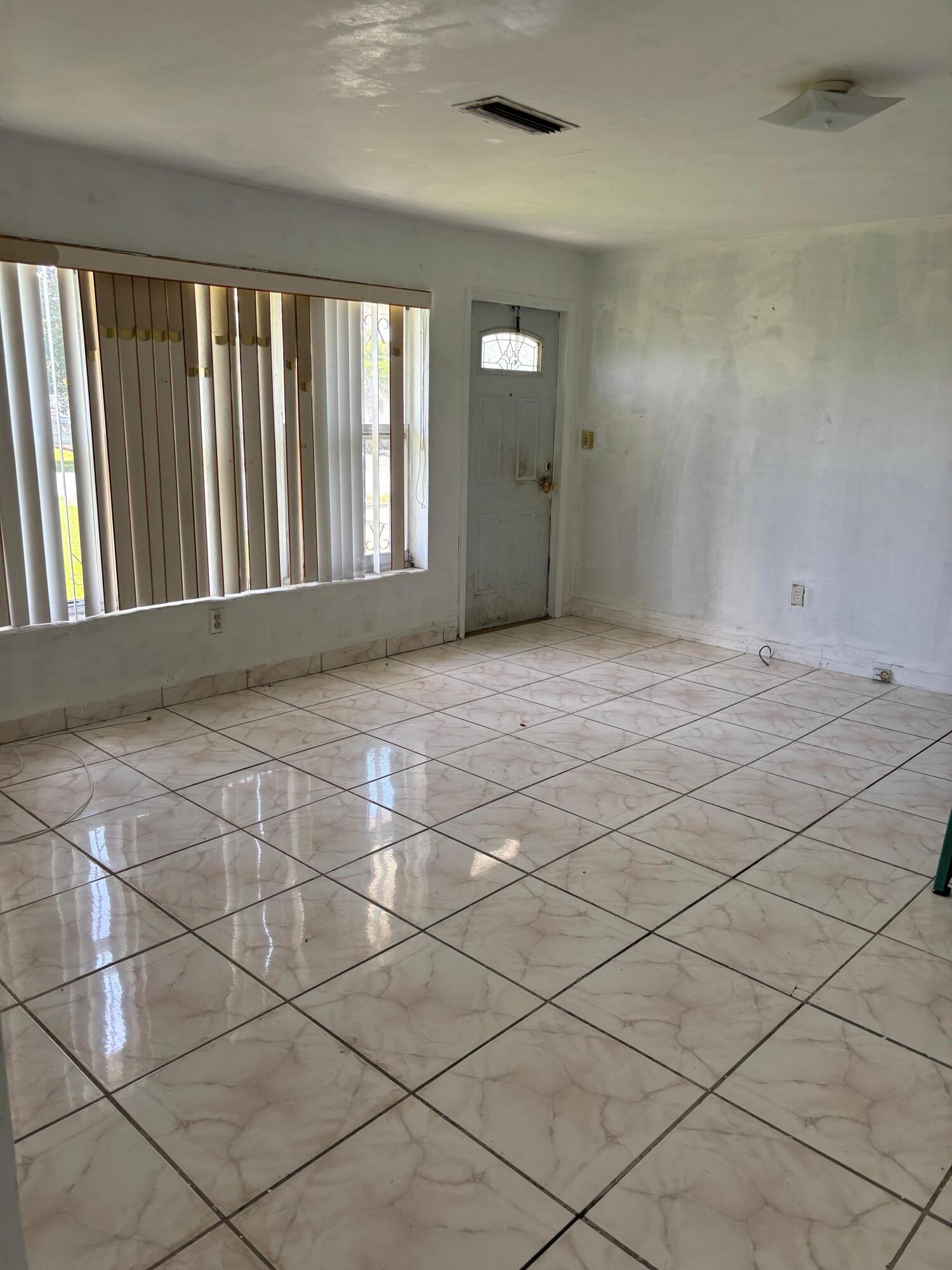 HOLLOWAY ADDN TO BELLE GLADE - Residential