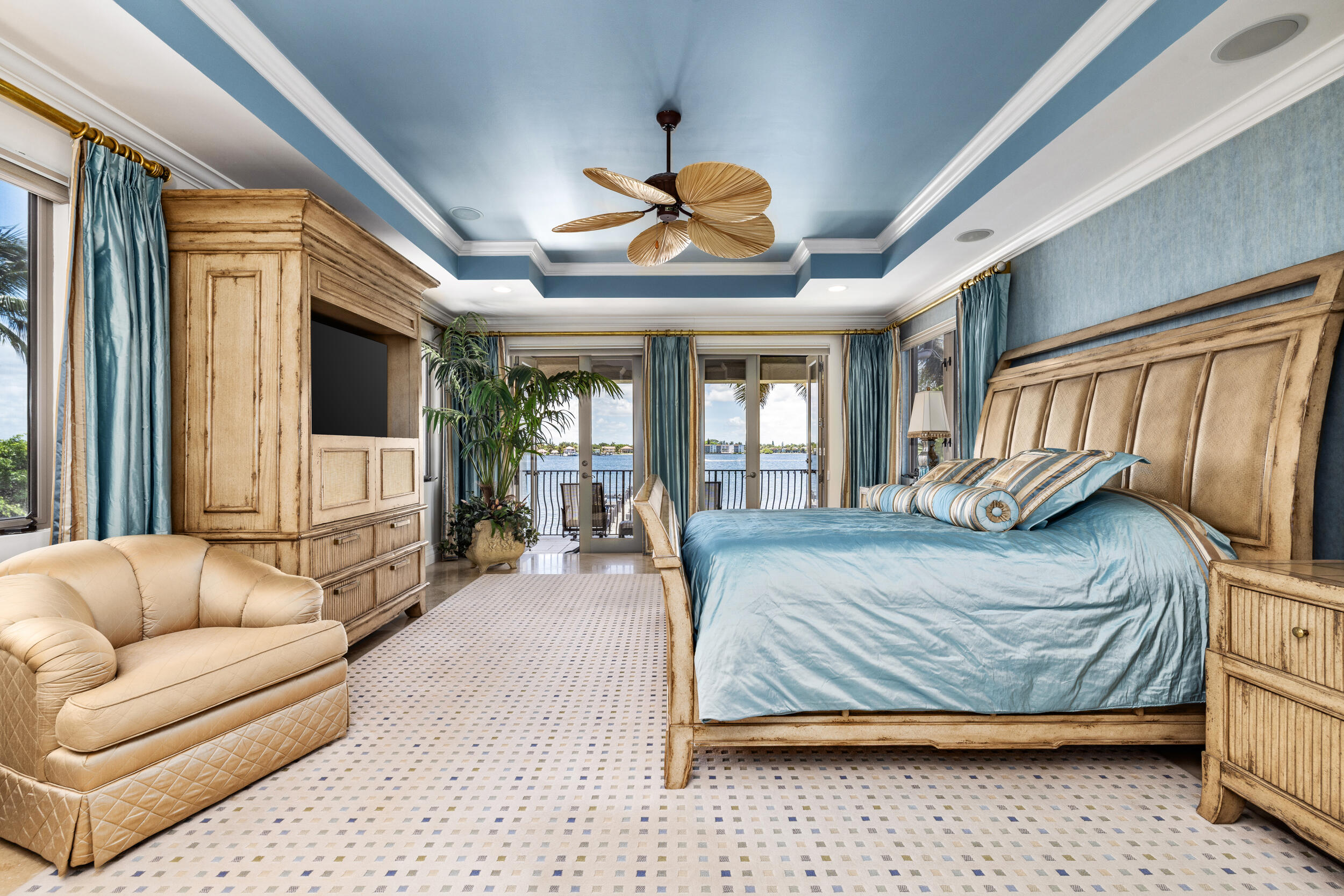 LAKE SHORES LANTANA - Residential
