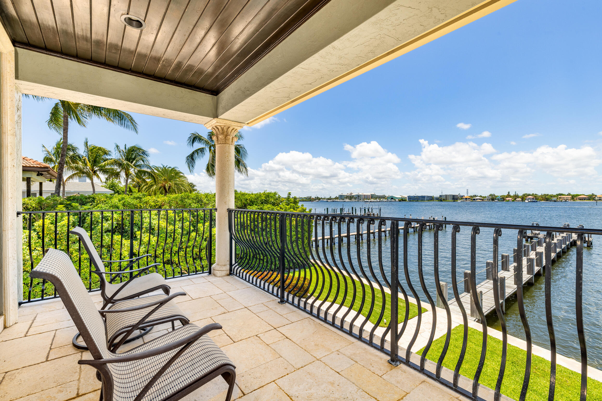 LAKE SHORES LANTANA - Residential