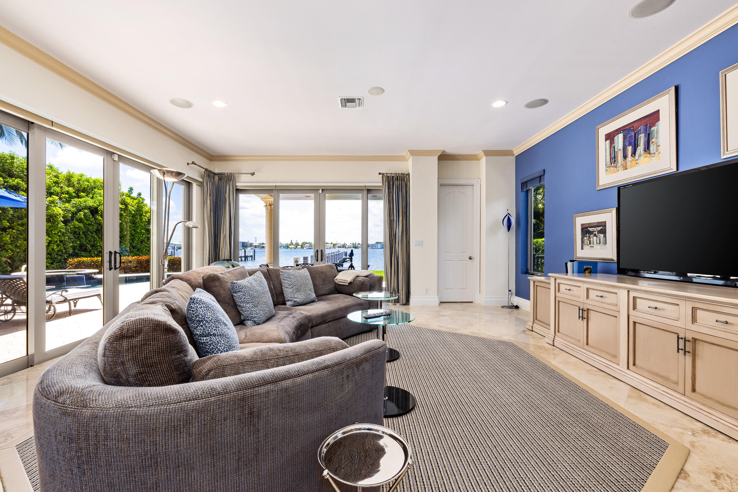 LAKE SHORES LANTANA - Residential