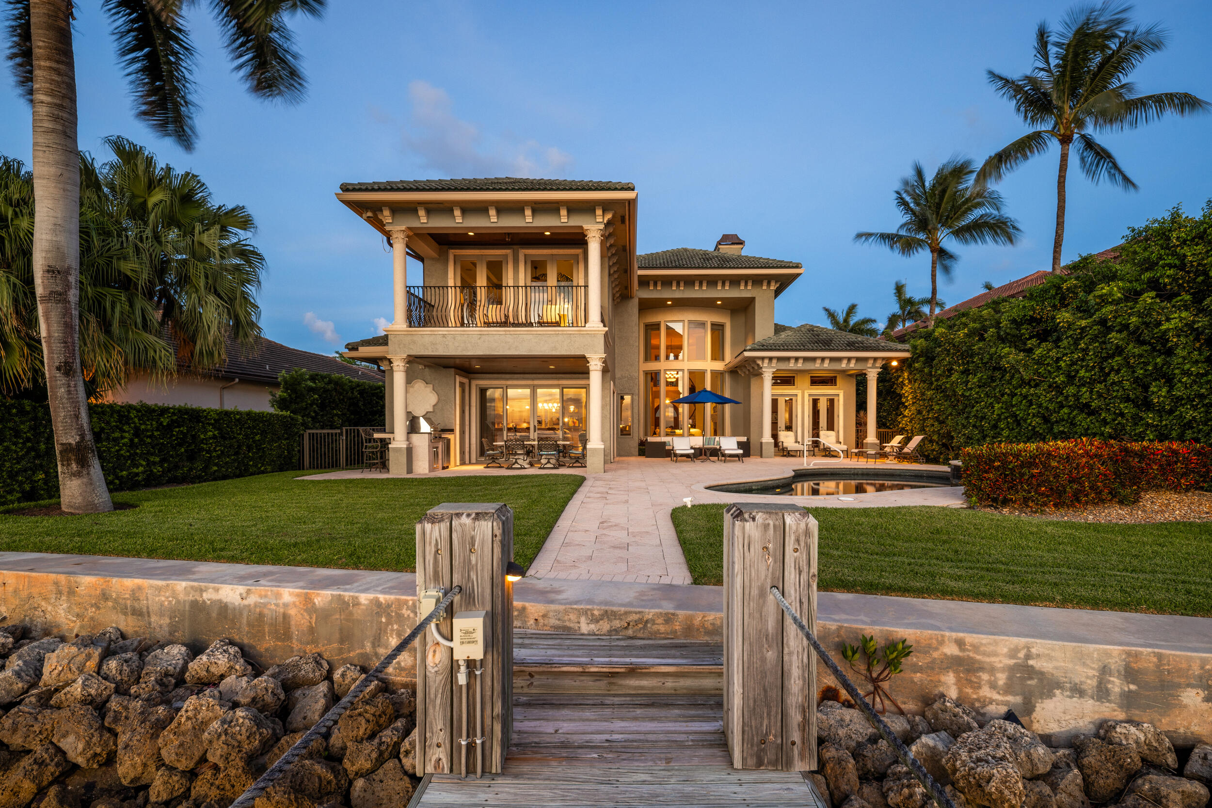 LAKE SHORES LANTANA - Residential
