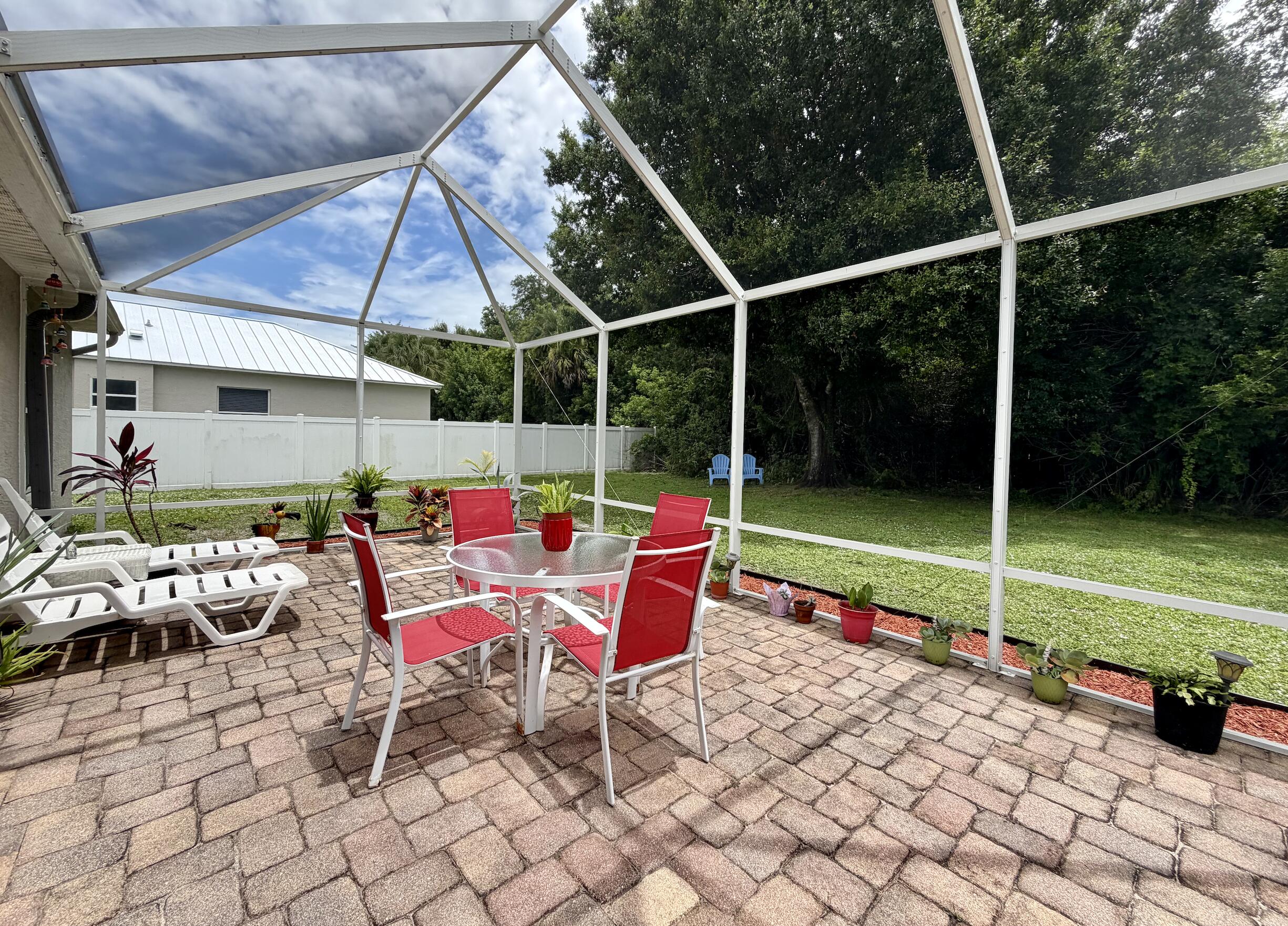 PALM LAKES GARDENS - Residential