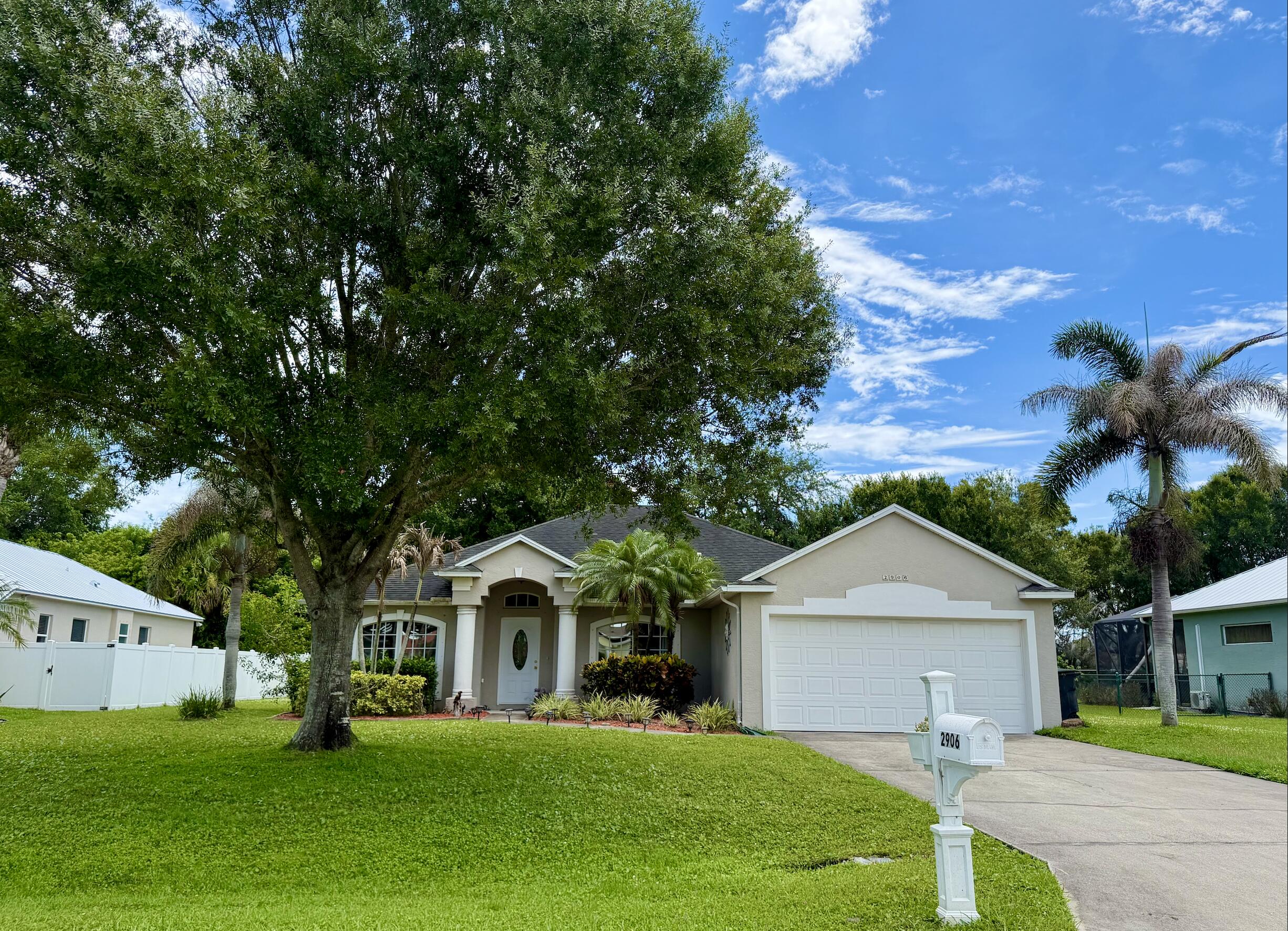 PALM LAKES GARDENS - Residential