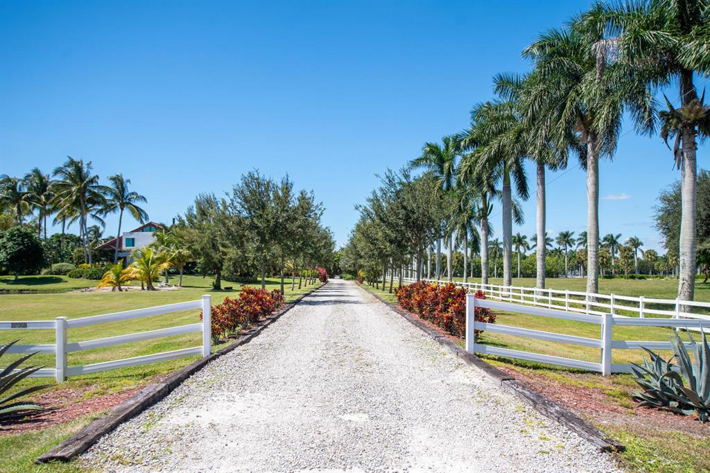 PALM BEACH POINT - Residential