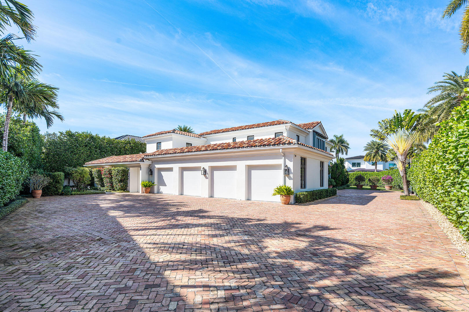 ROYAL PALM YACHT & COUNTRY CLUB - Residential