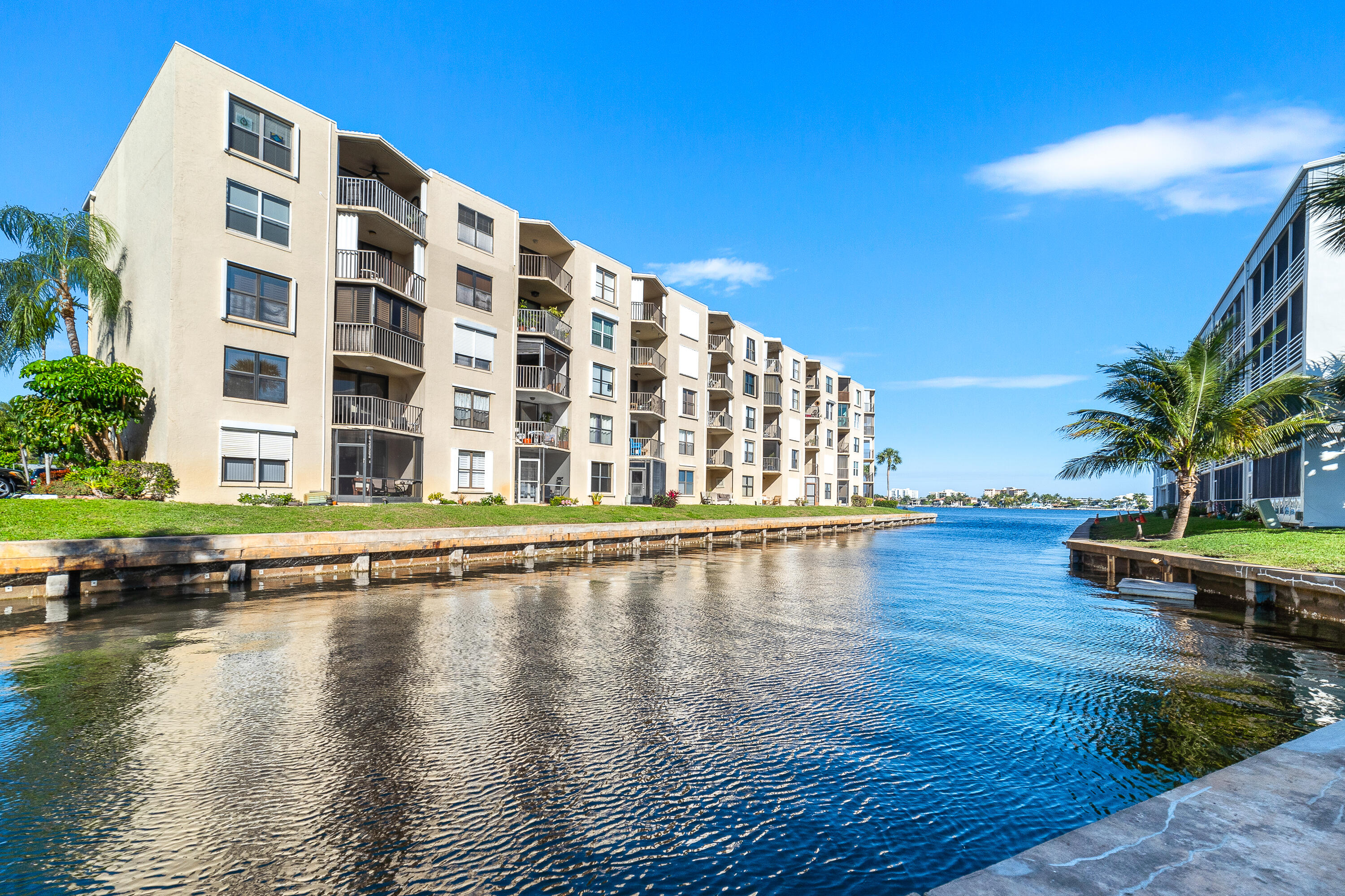 HIDDEN HARBOUR OF THE PALM BEACHES CONDO - Residential