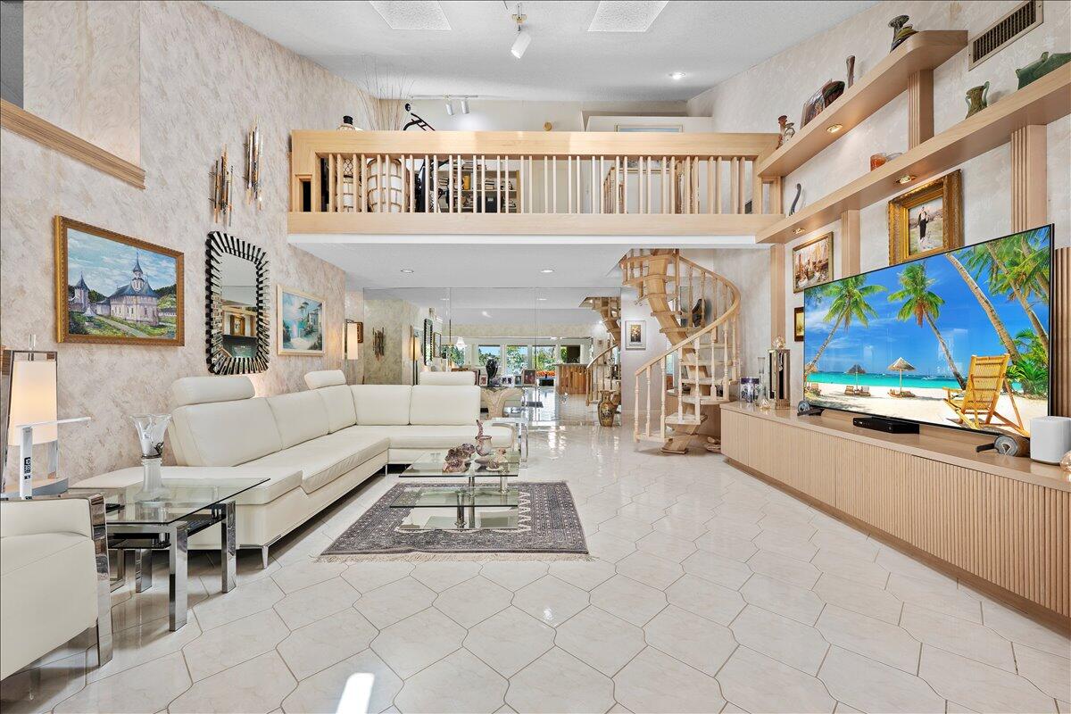 RIVER - Residential