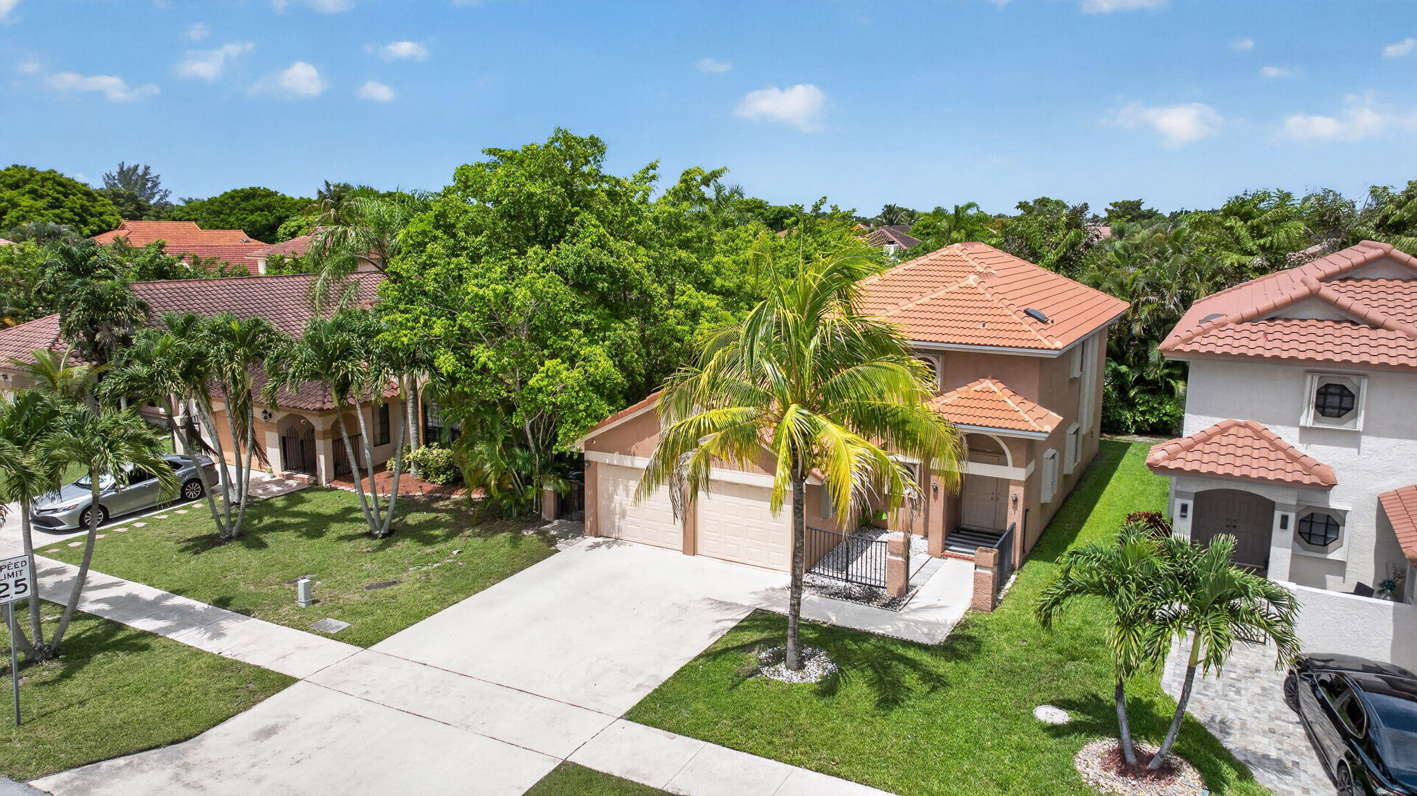 VILLAGES OF HILLSBORO - Residential Lease