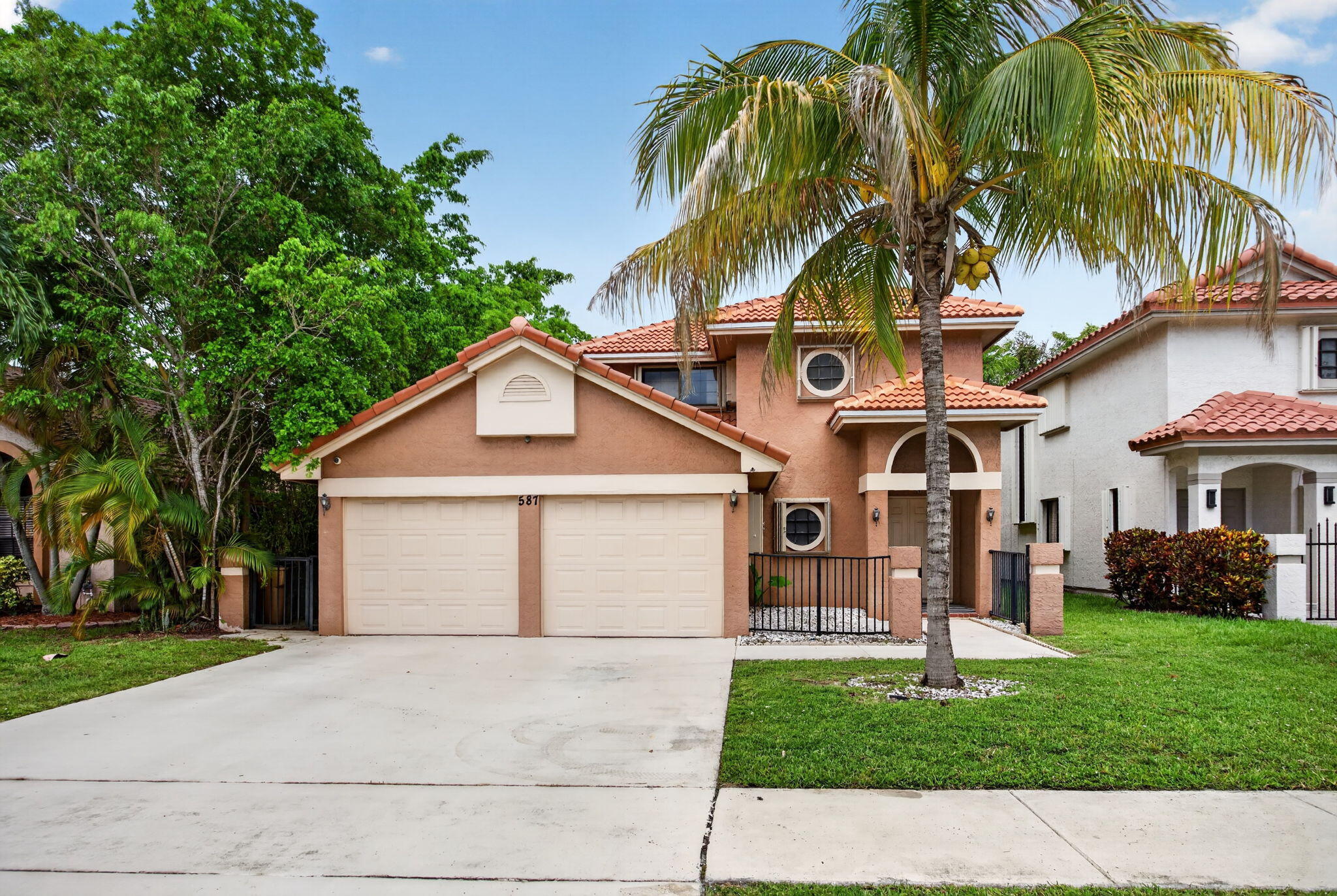 VILLAGES OF HILLSBORO - Residential Lease