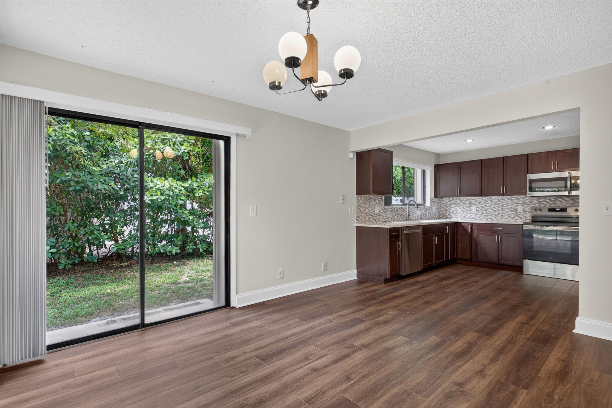 VILLAGES OF HILLSBORO - Residential Lease