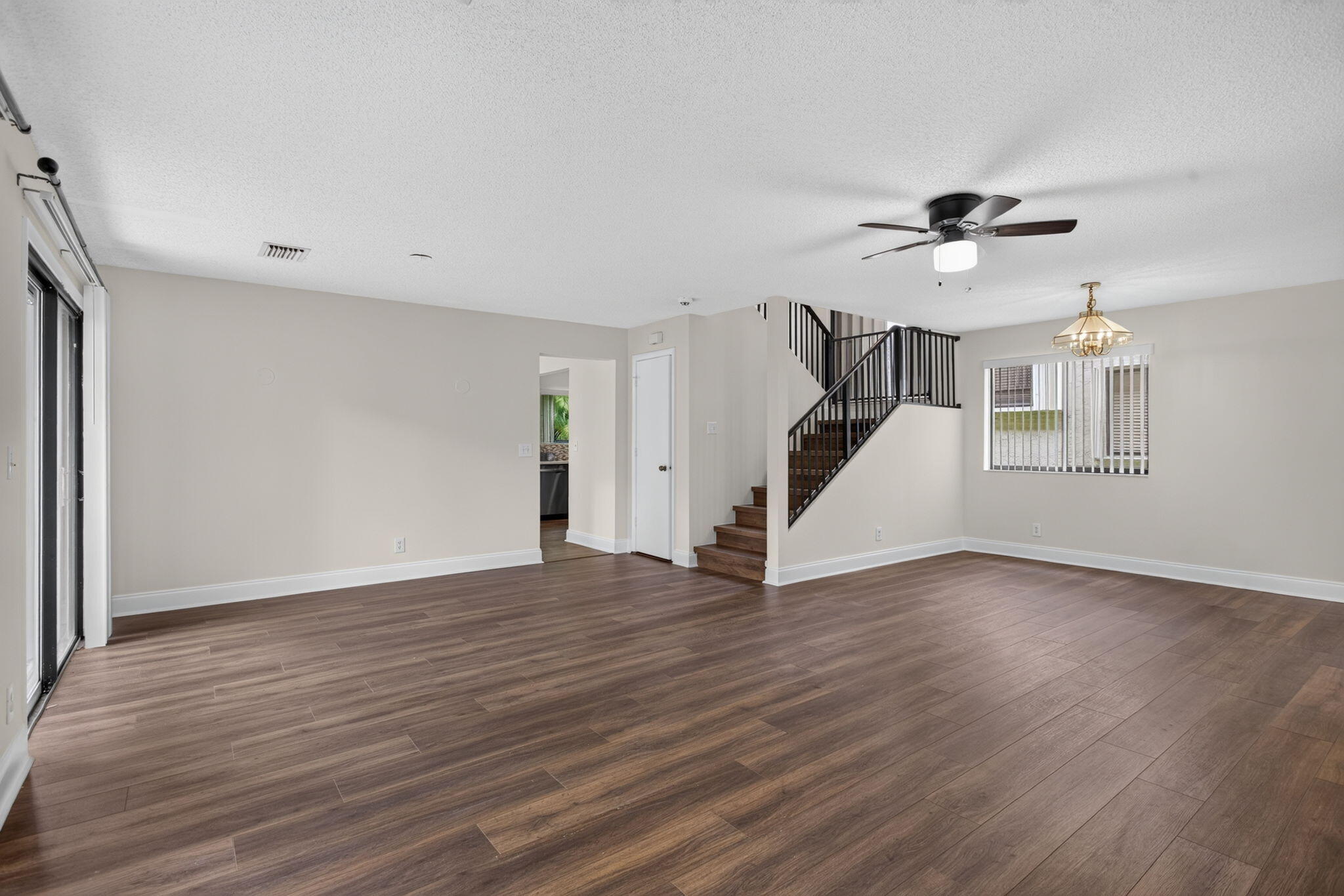 VILLAGES OF HILLSBORO - Residential Lease