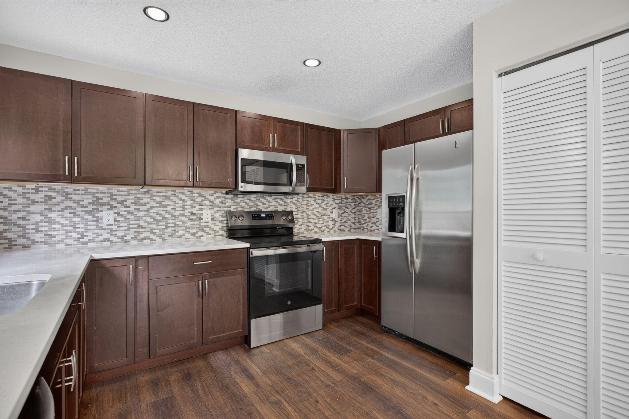 VILLAGES OF HILLSBORO - Residential Lease