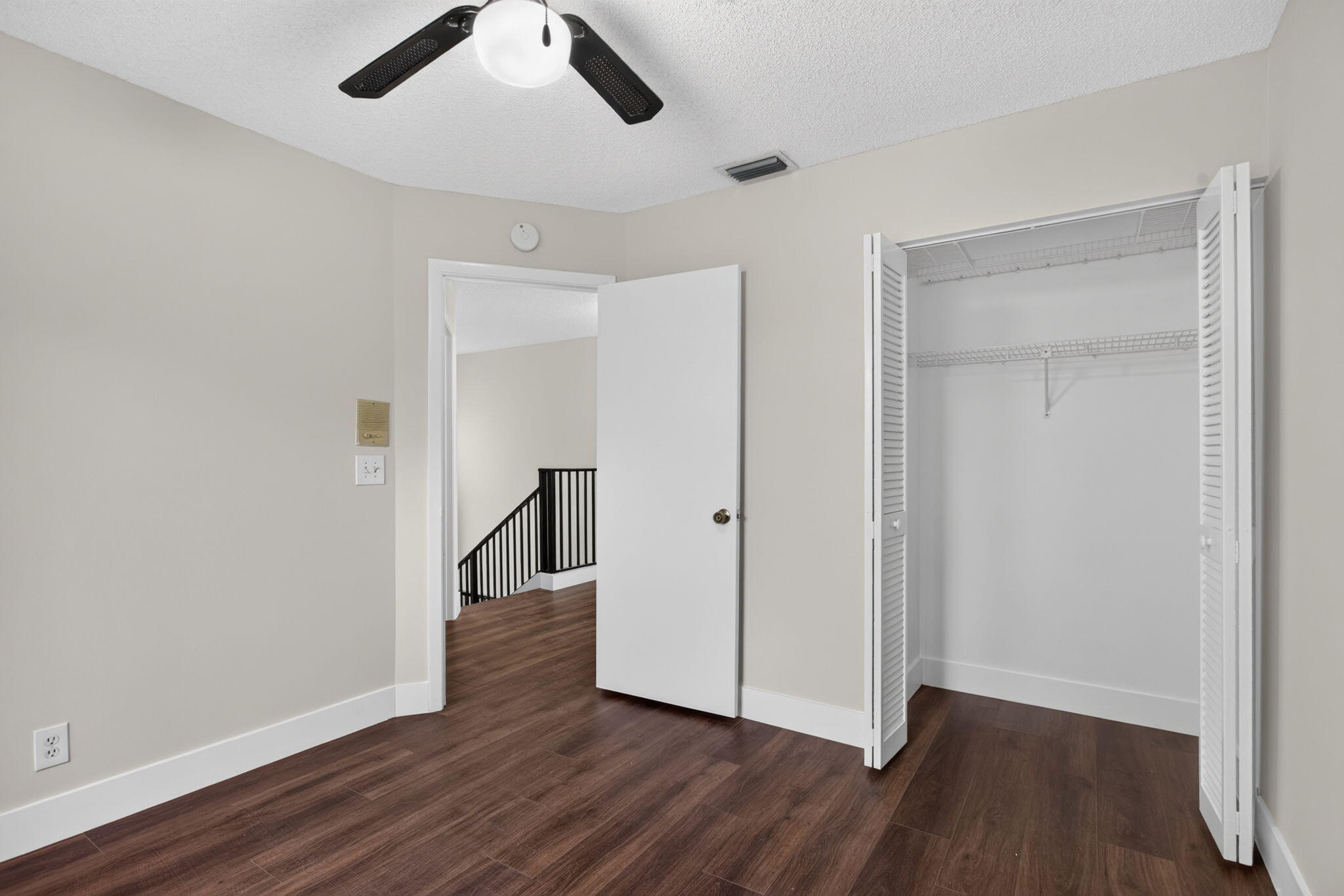 VILLAGES OF HILLSBORO - Residential Lease