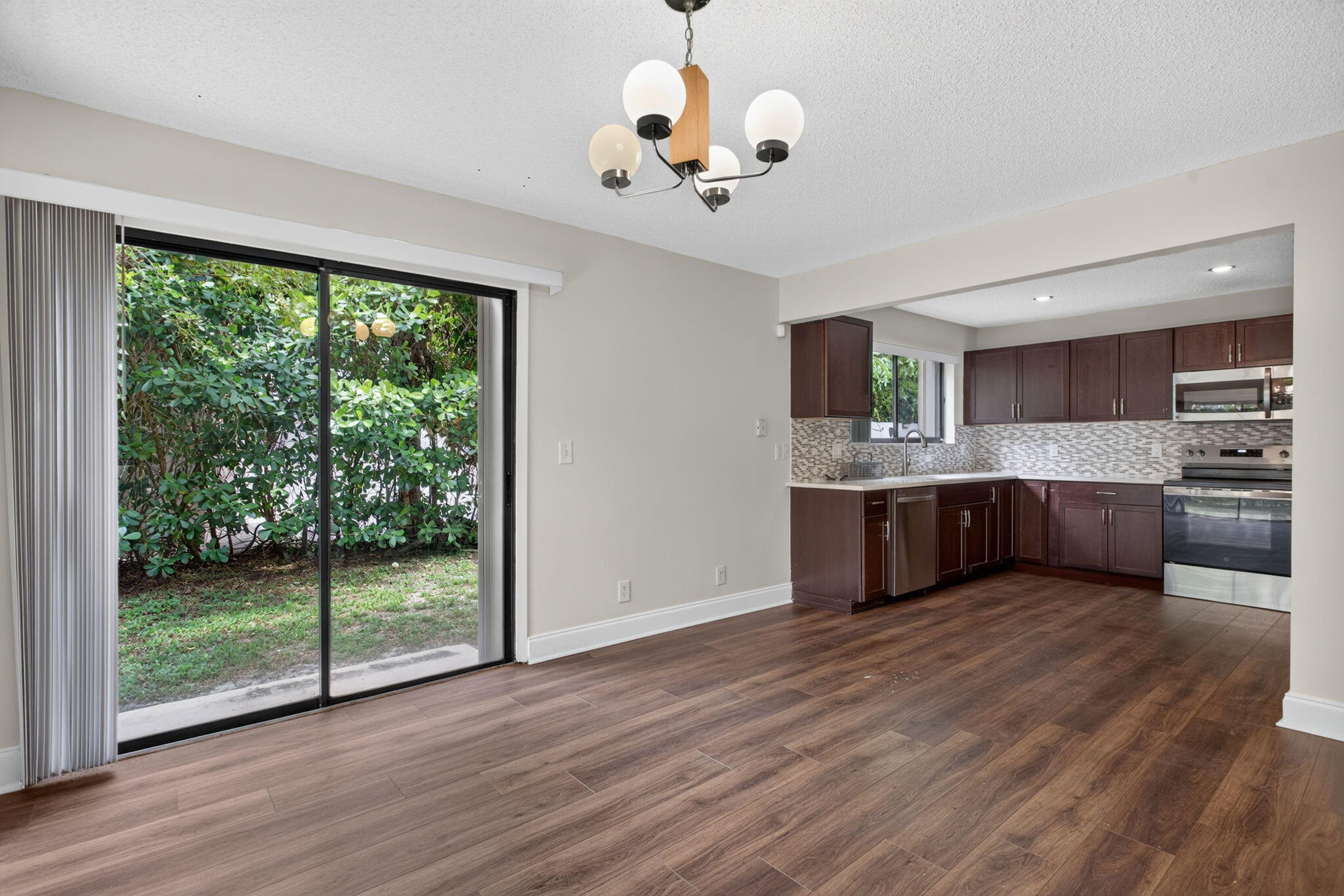VILLAGES OF HILLSBORO - Residential Lease