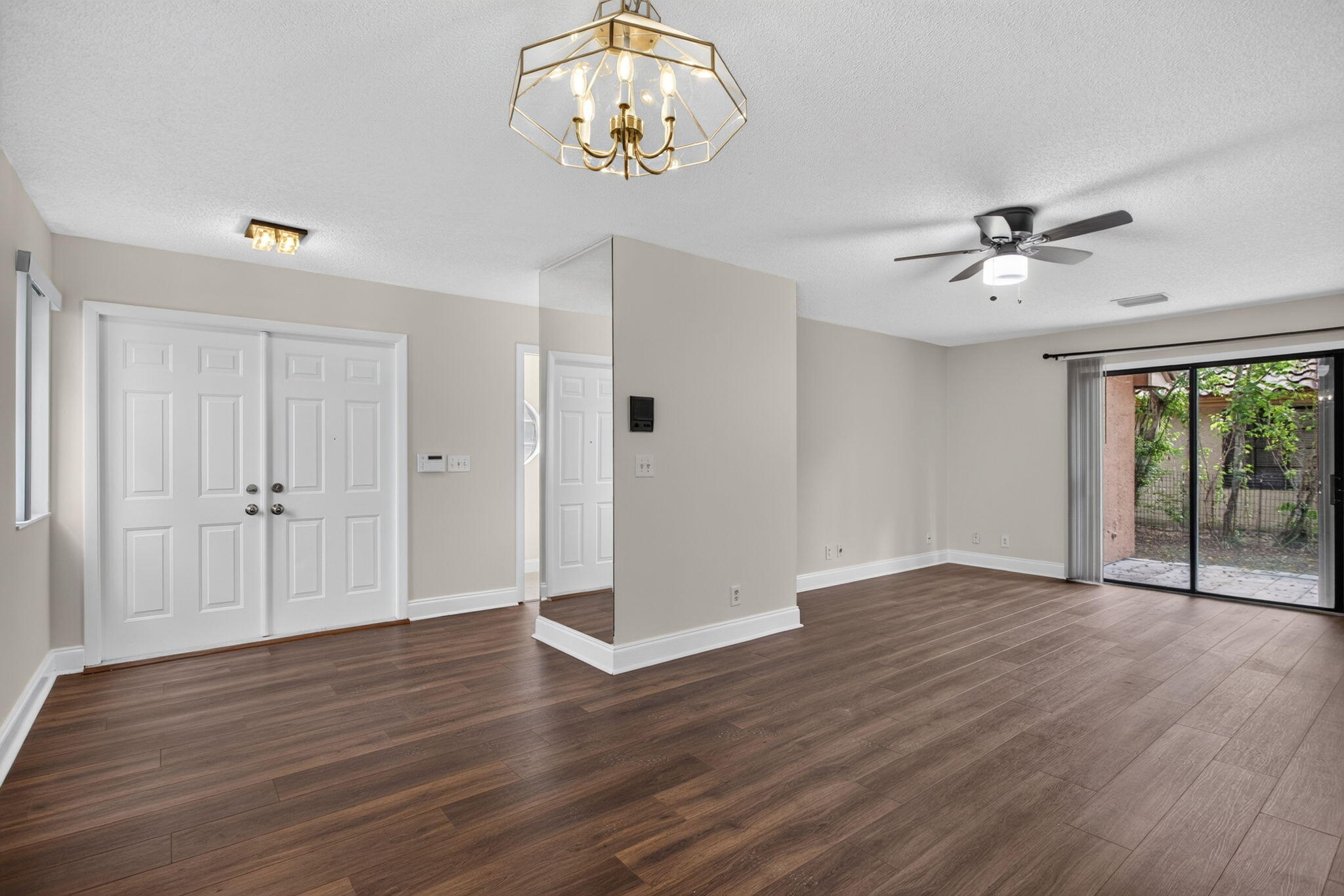 VILLAGES OF HILLSBORO - Residential Lease