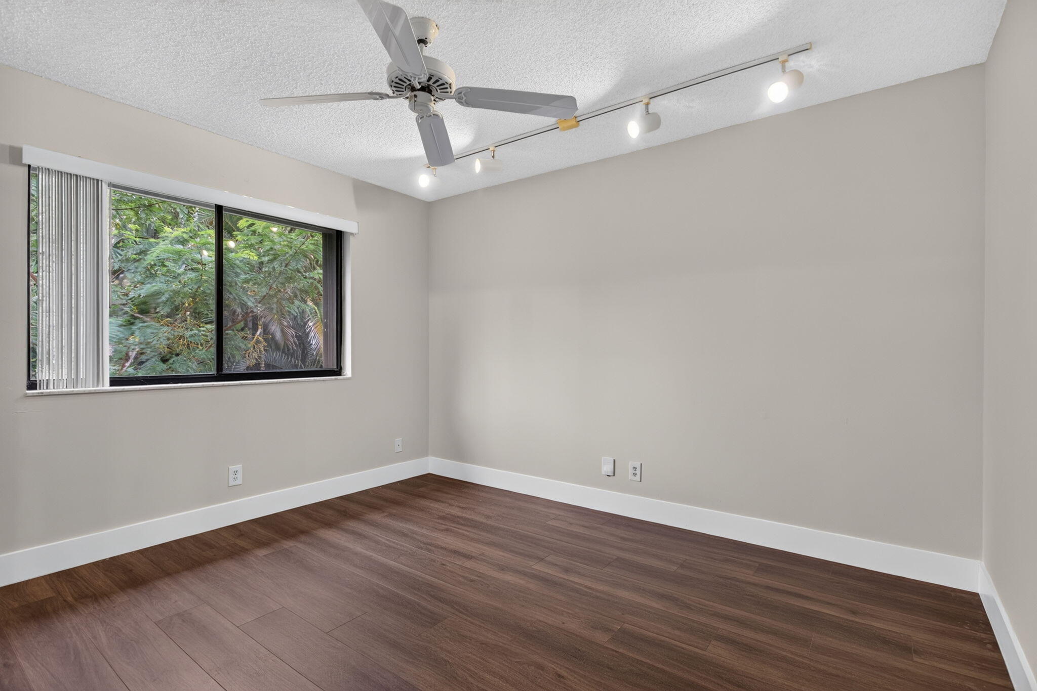 VILLAGES OF HILLSBORO - Residential Lease