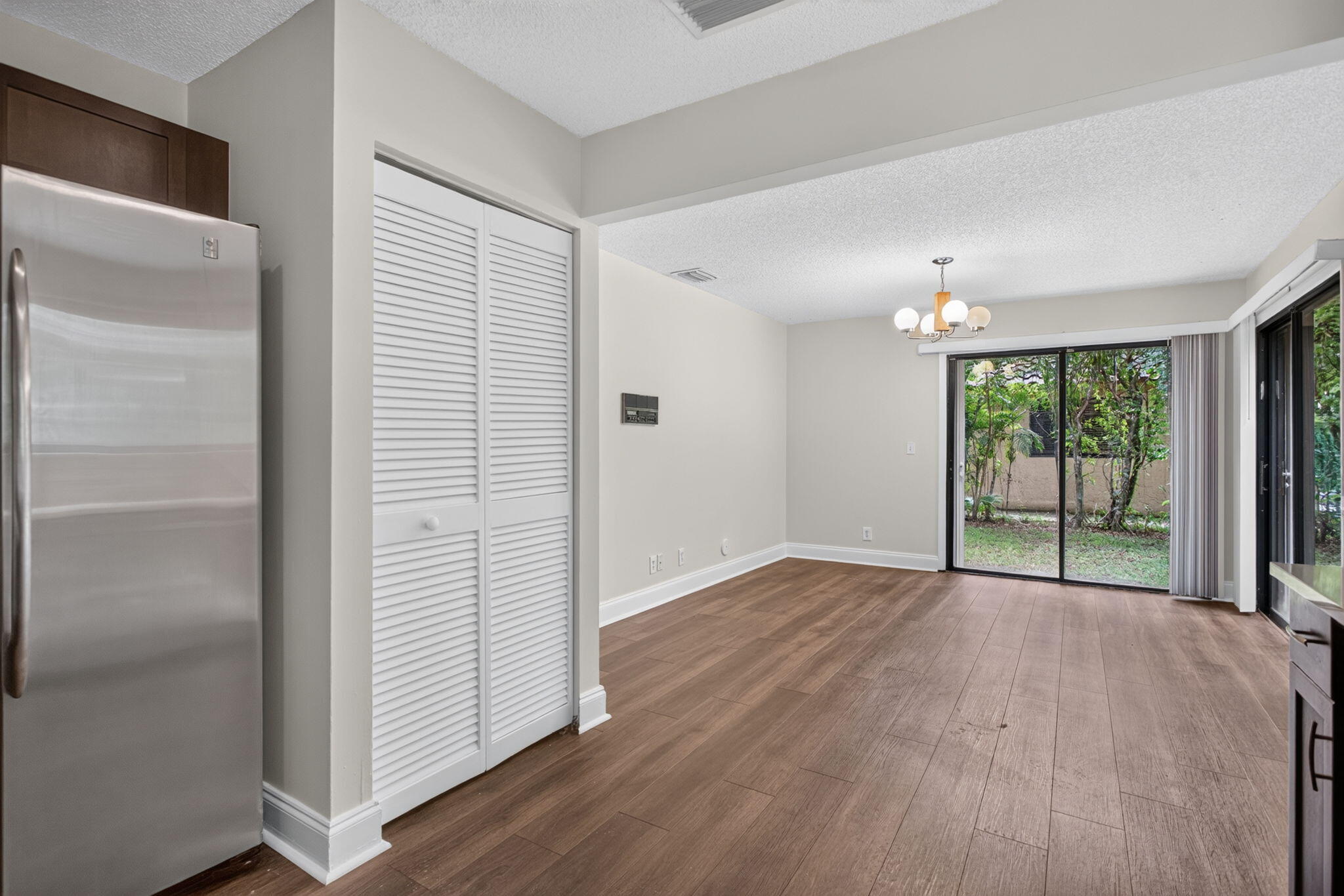 VILLAGES OF HILLSBORO - Residential Lease