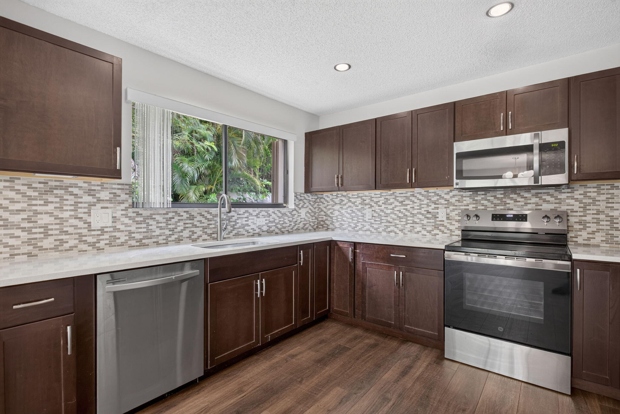 VILLAGES OF HILLSBORO - Residential Lease
