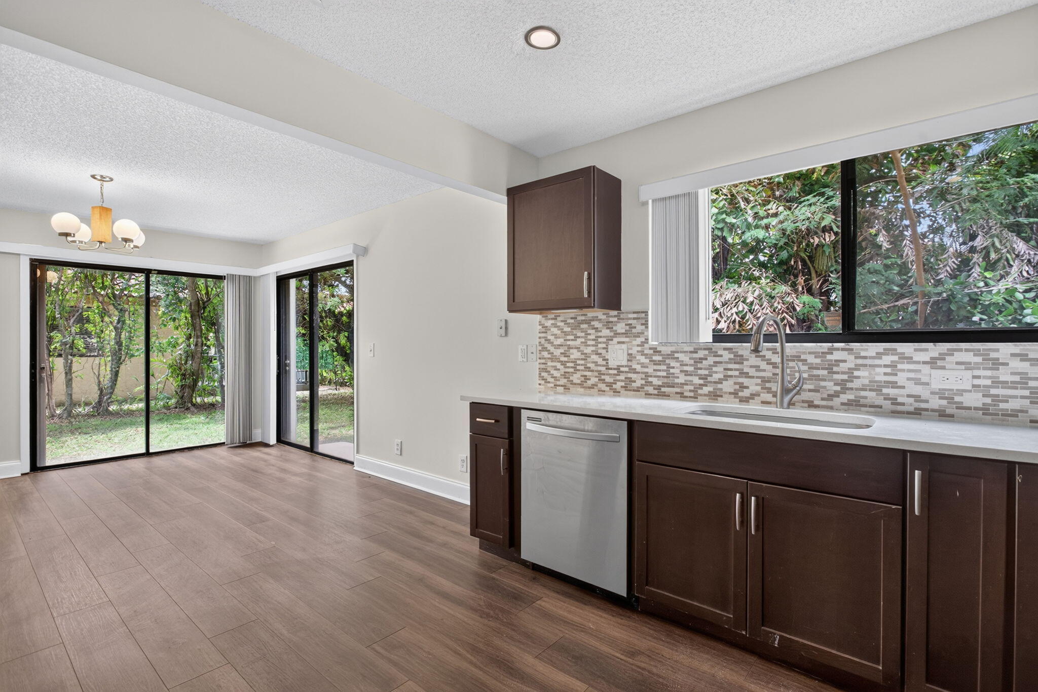 VILLAGES OF HILLSBORO - Residential Lease
