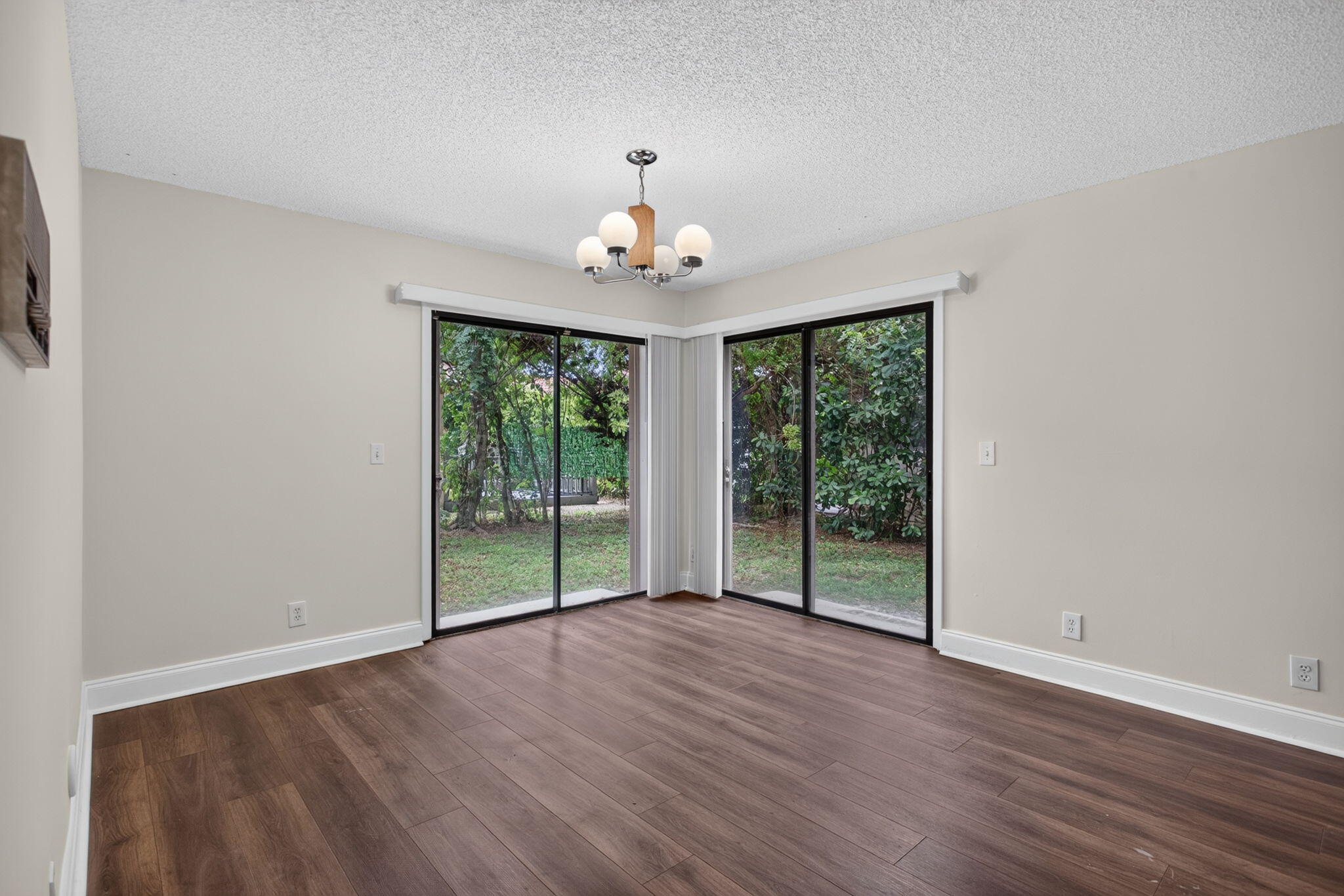 VILLAGES OF HILLSBORO - Residential Lease