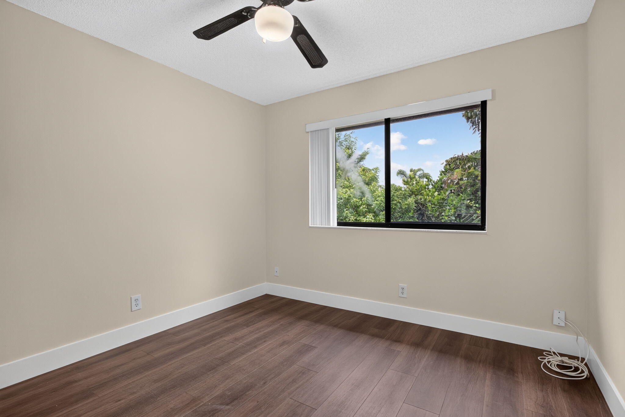 VILLAGES OF HILLSBORO - Residential Lease