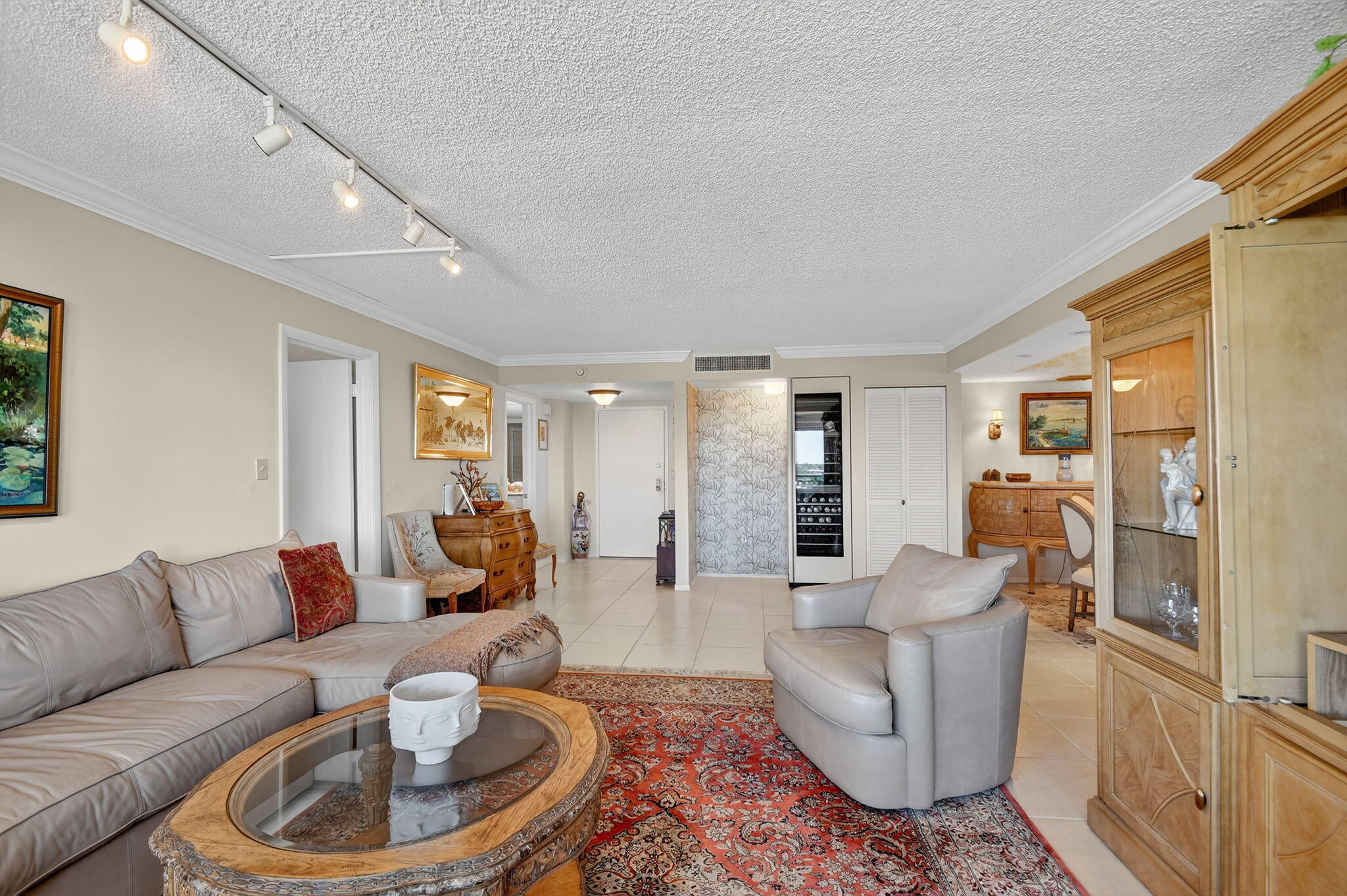 MAYFAIR HOUSE CONDO - Residential Lease