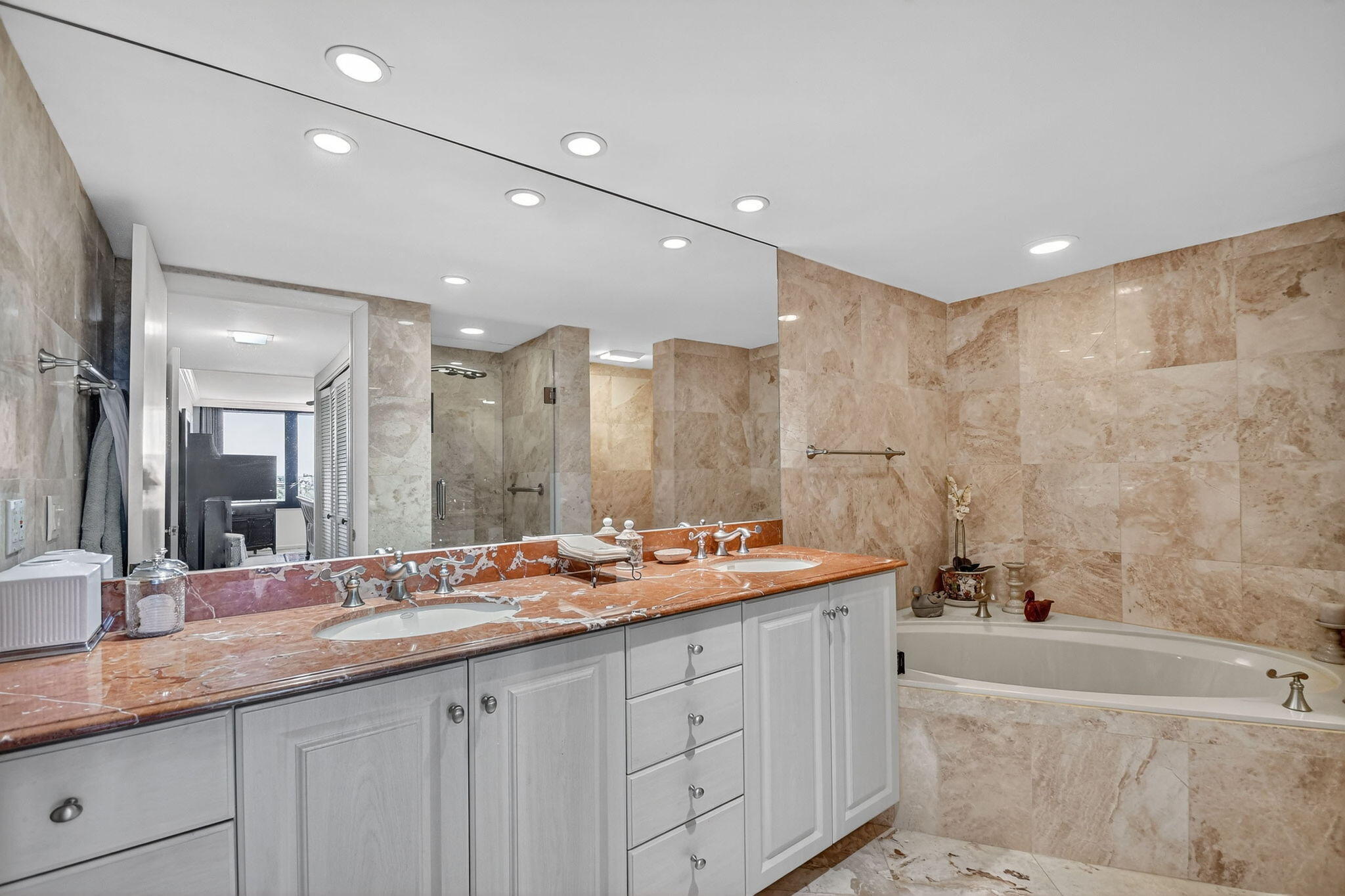 MAYFAIR HOUSE CONDO - Residential Lease