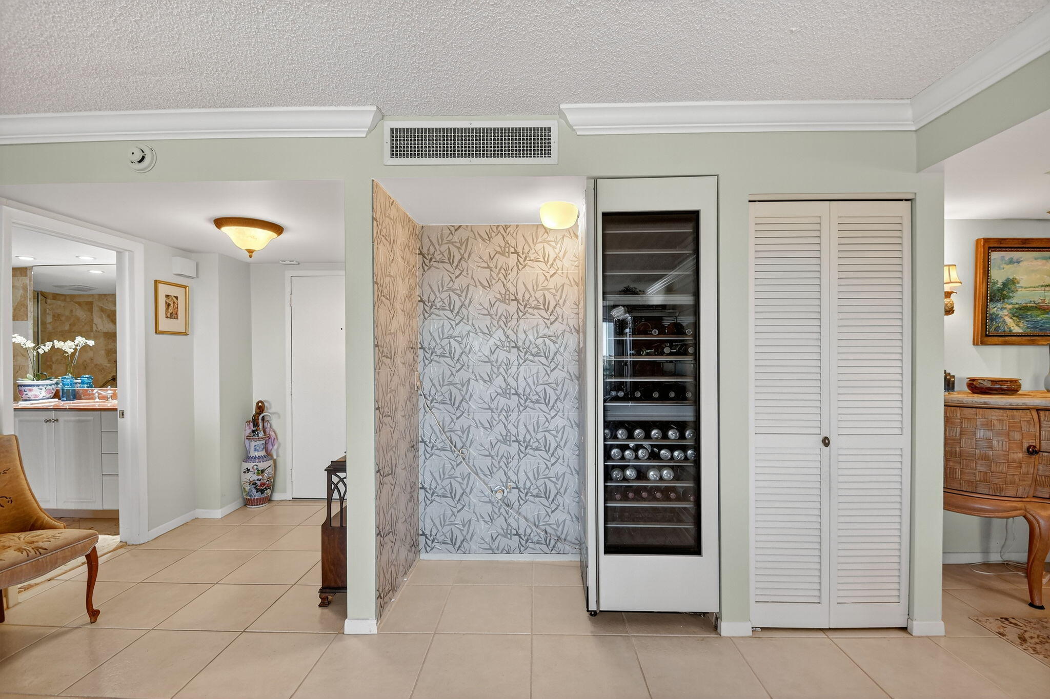 MAYFAIR HOUSE CONDO - Residential Lease